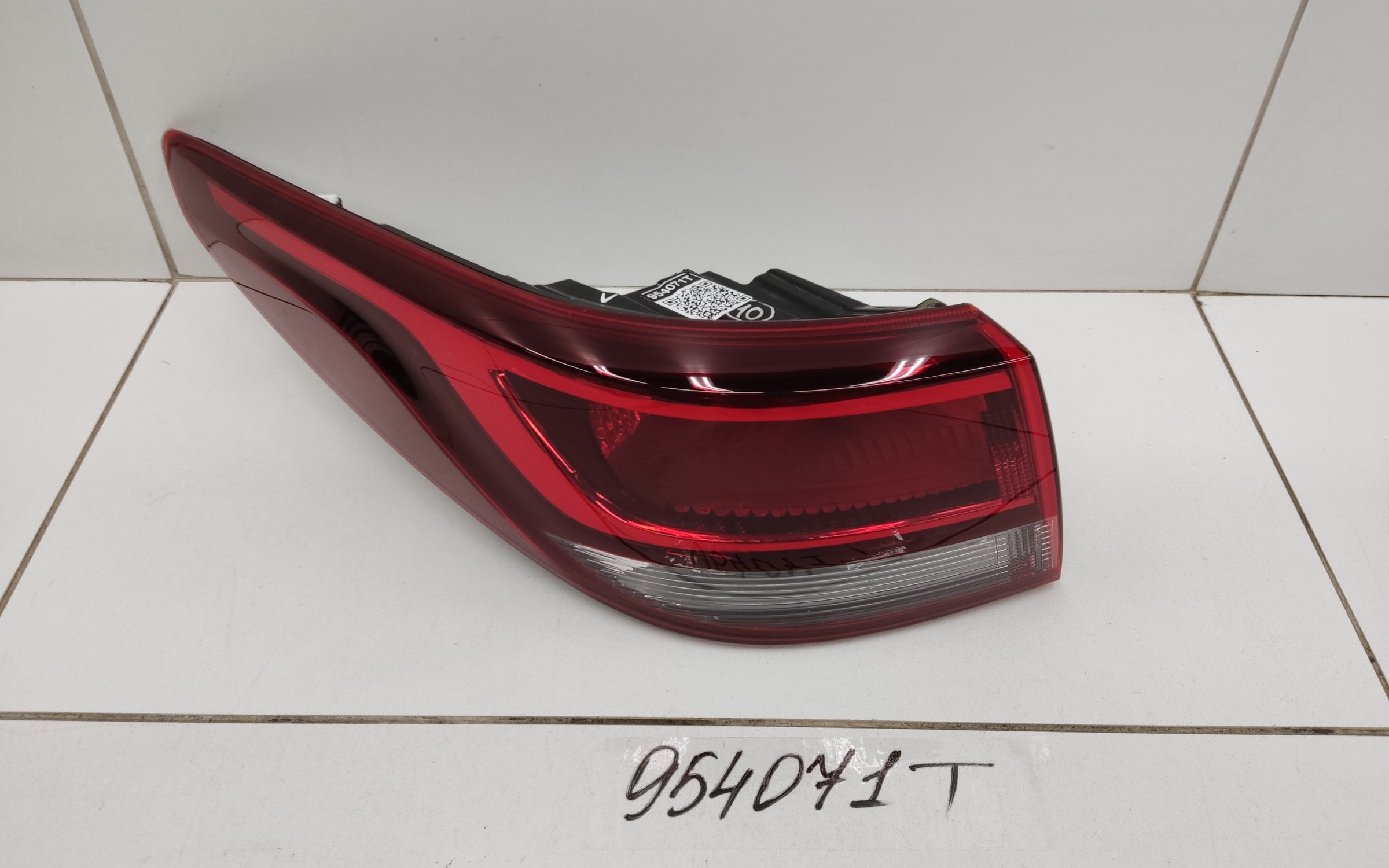 Фонарь задний левый наружный Kia Rio 4 Restail