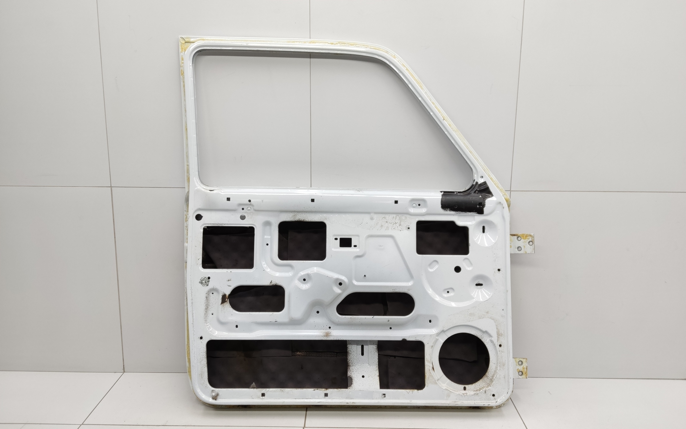 Дверь передняя левая Niva 2121