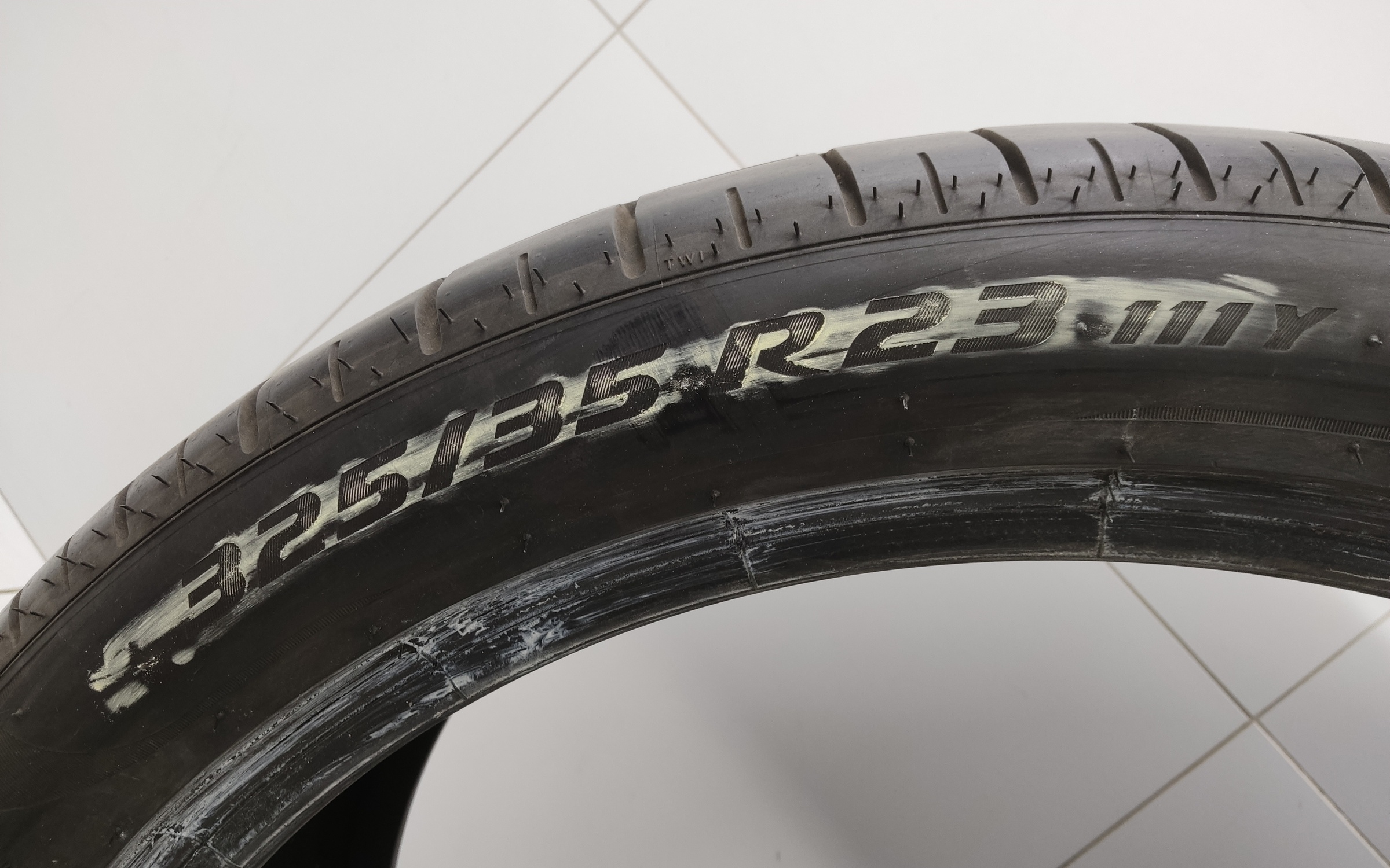 Шина летняя Pirelli P Zero PZ4 Sports Car 325/35 R23 111Y