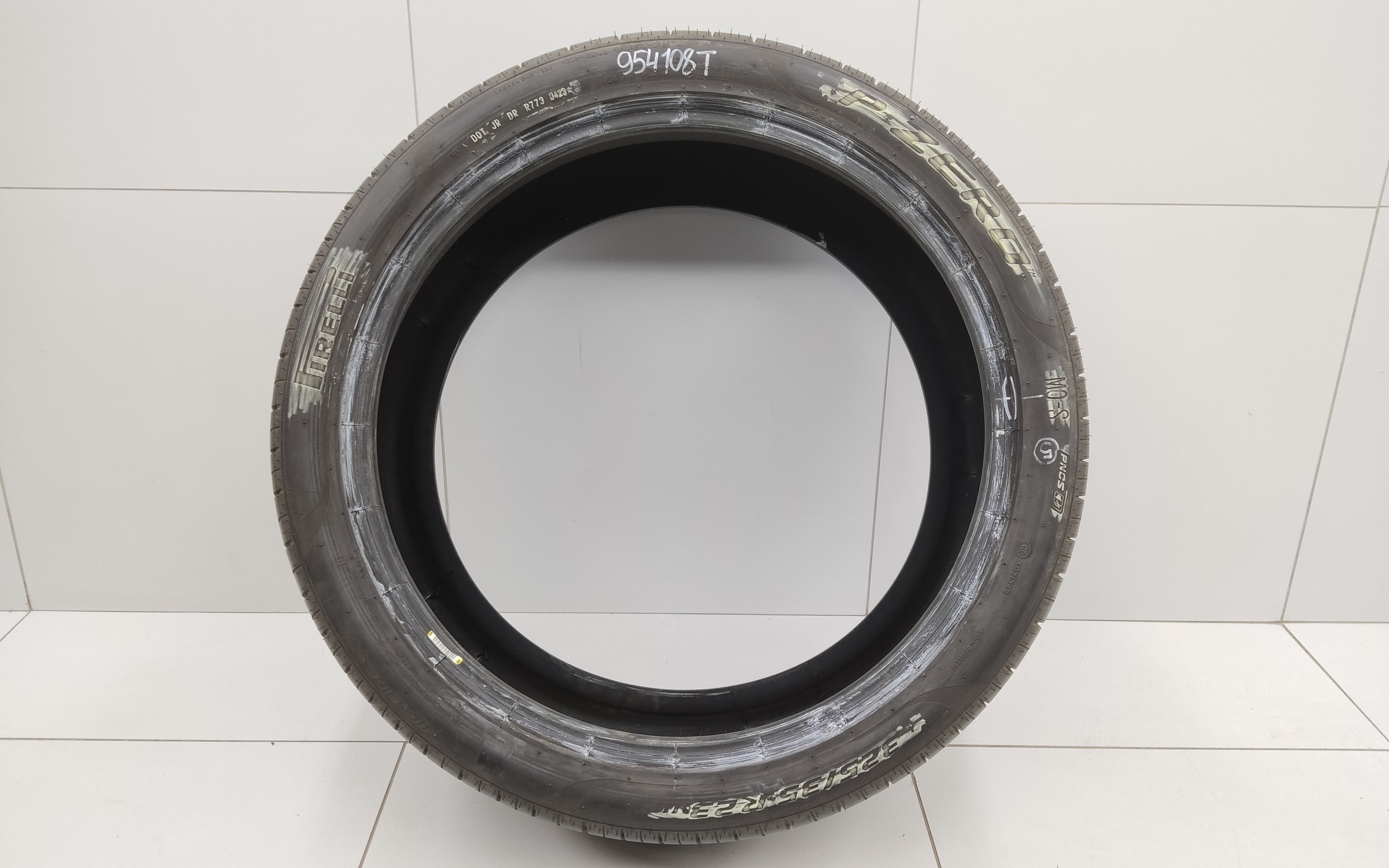Шина летняя Pirelli P Zero PZ4 Sports Car 325/35 R23 111Y