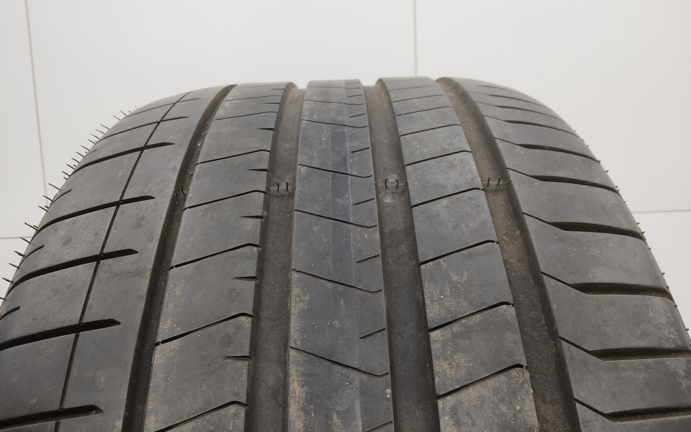 Шина летняя Pirelli P Zero PZ4 Sports Car 325/35 R23 111Y