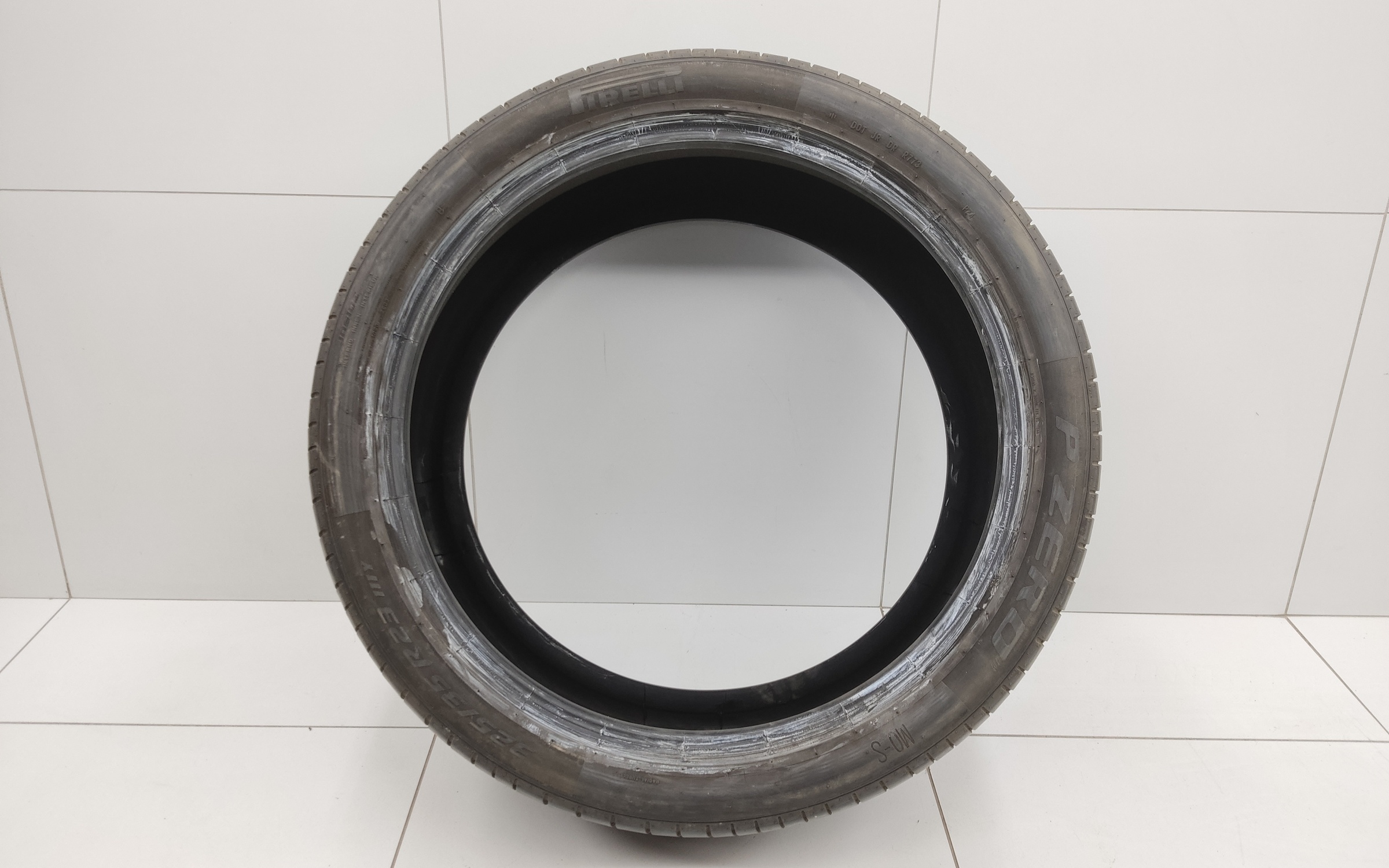 Шина летняя Pirelli P Zero PZ4 Sports Car 325/35 R23 111Y