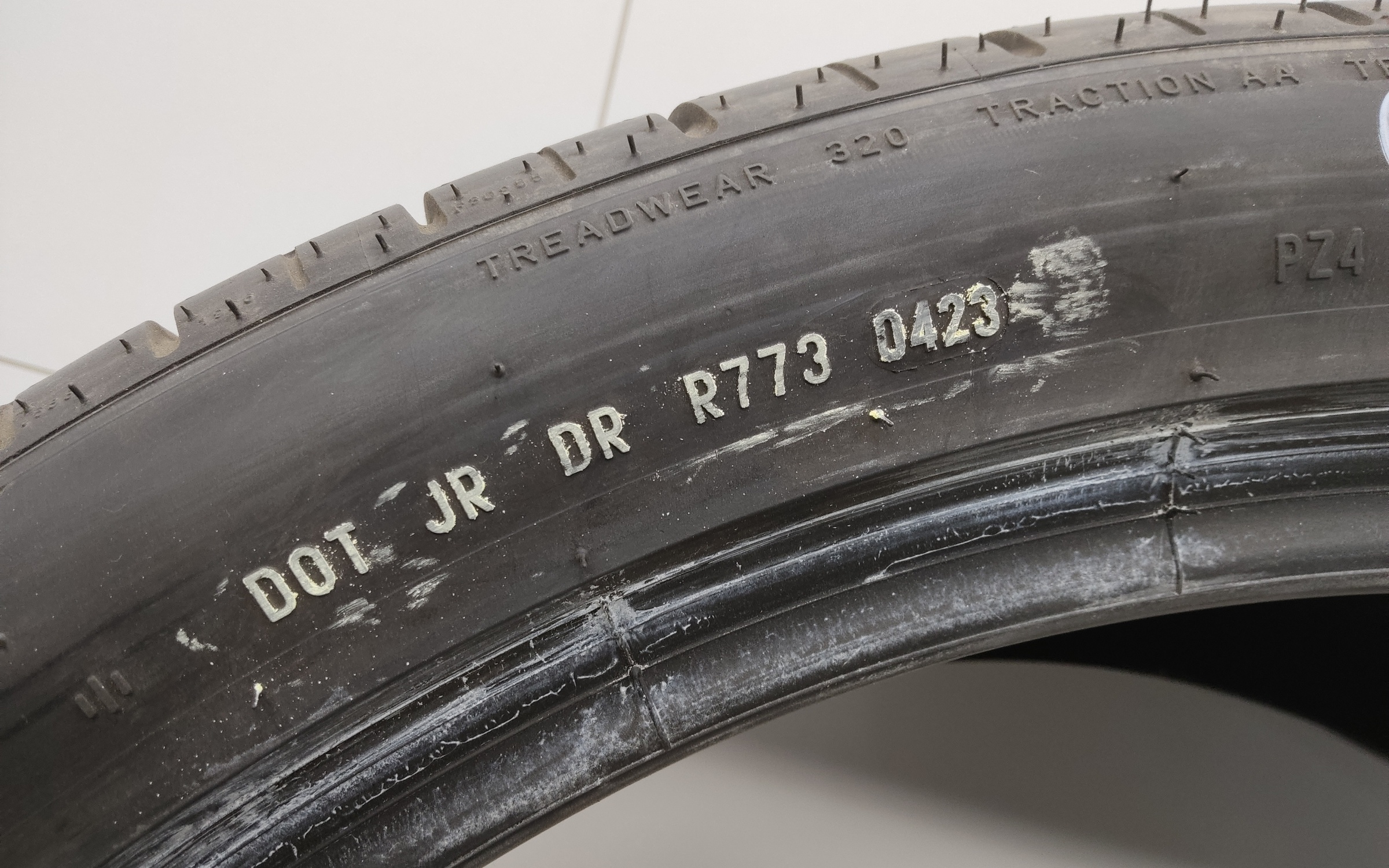 Шина летняя Pirelli P Zero PZ4 Sports Car 325/35 R23 111Y