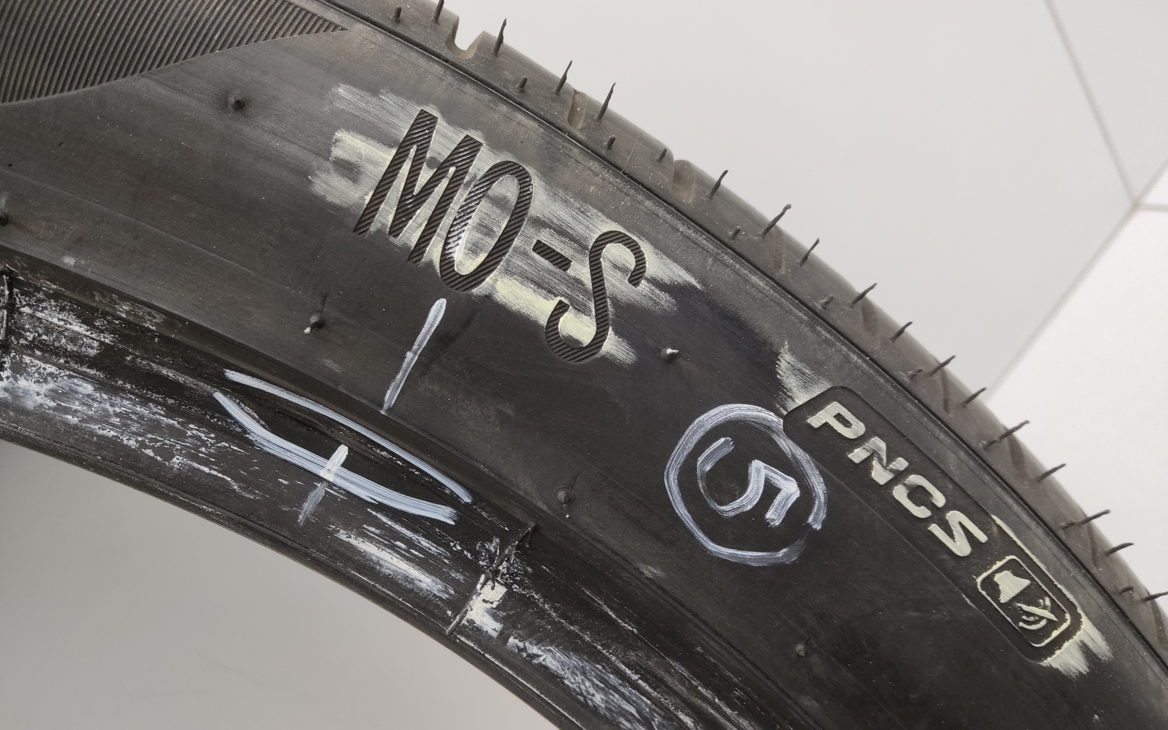 Шина летняя Pirelli P Zero PZ4 Sports Car 325/35 R23 111Y