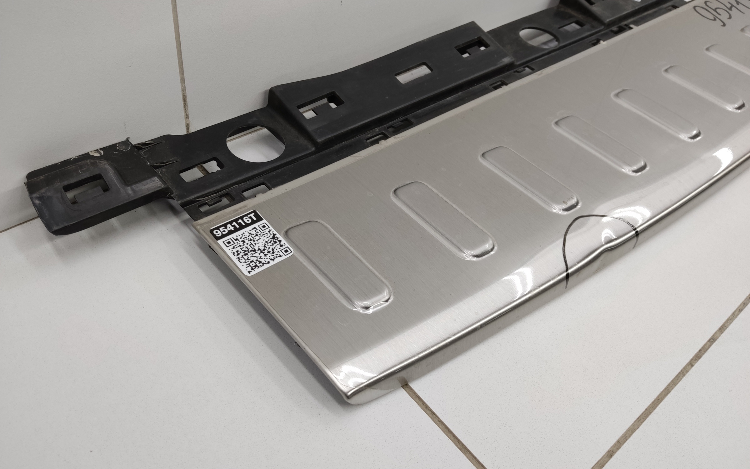 Накладка заднего бампера центральная верхняя Tank 500