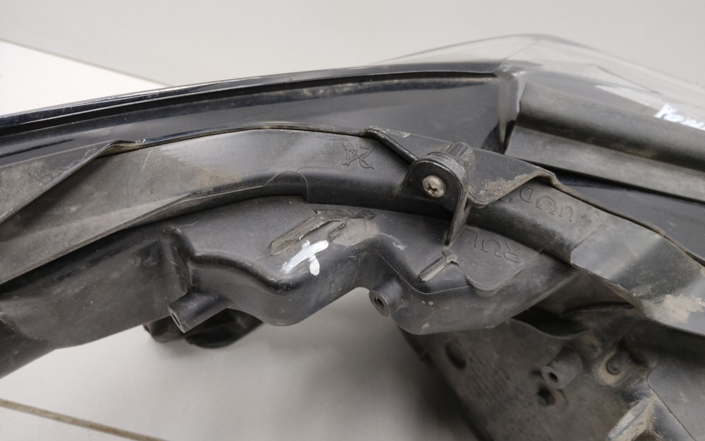 Фара передняя левая Toyota Camry V70 LED