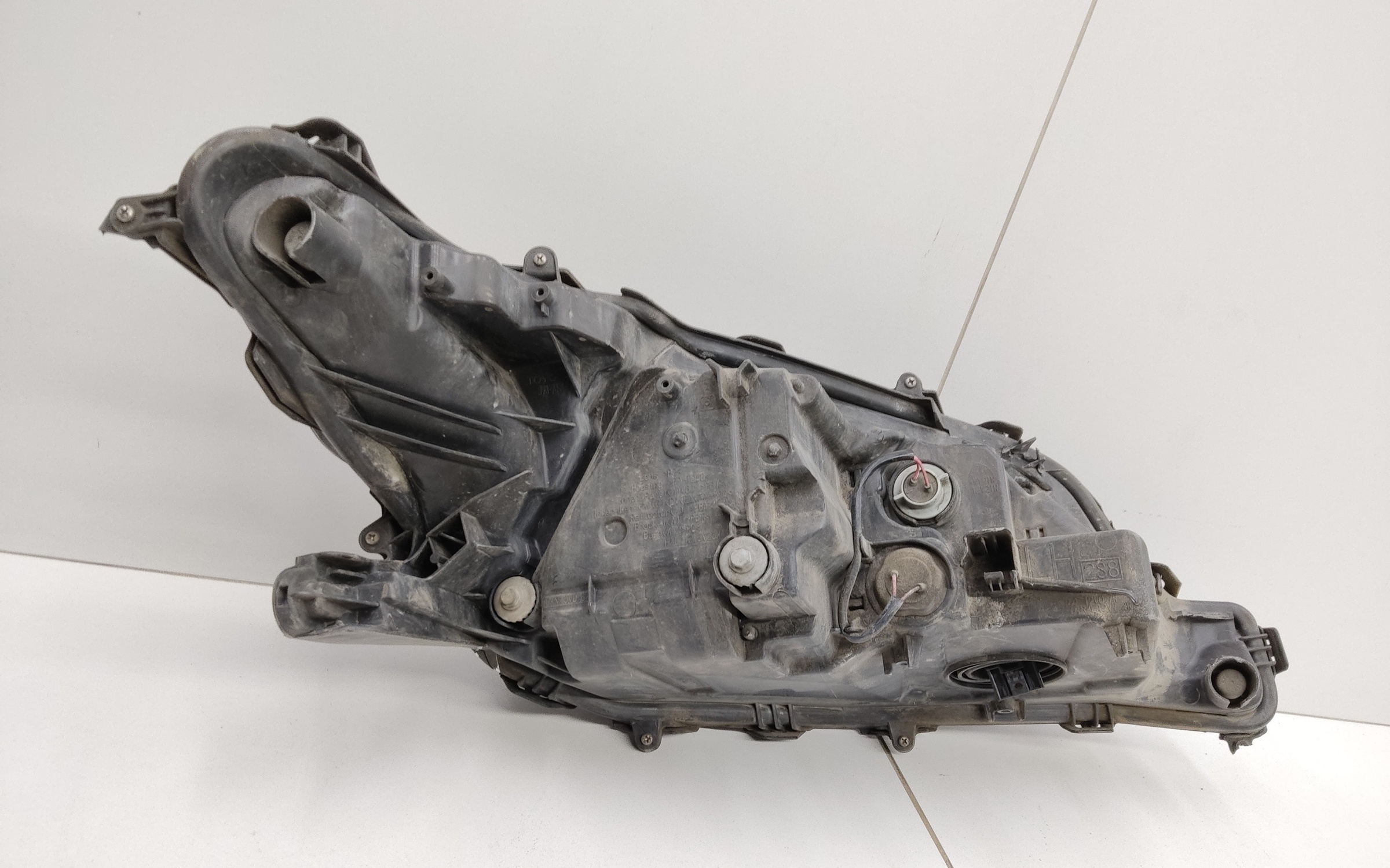 Фара передняя левая Toyota Camry V70 LED