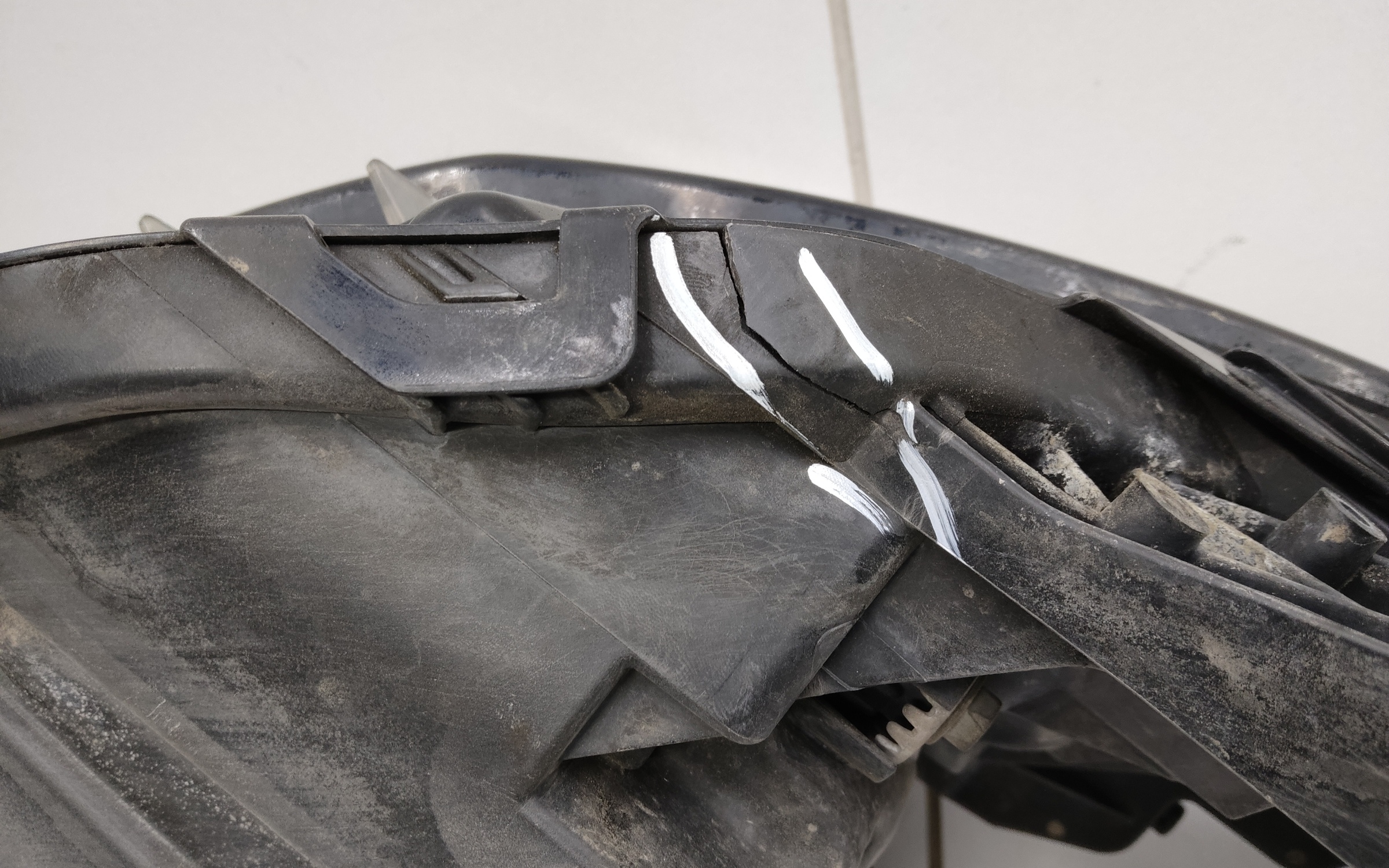 Фара передняя левая Toyota Camry V70 LED