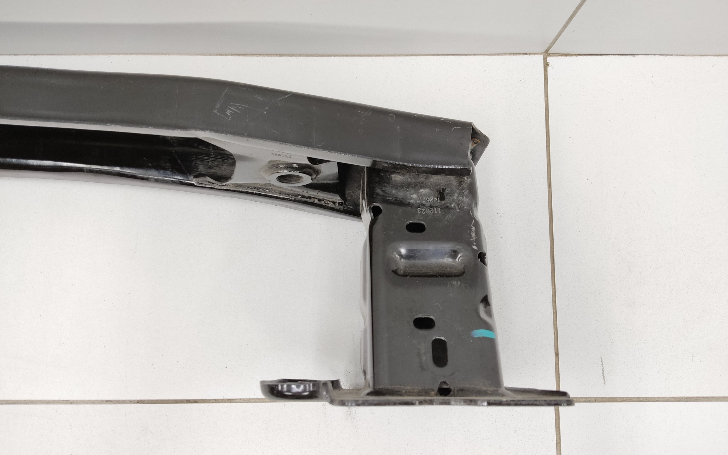 Усилитель переднего бампера Exeed VX