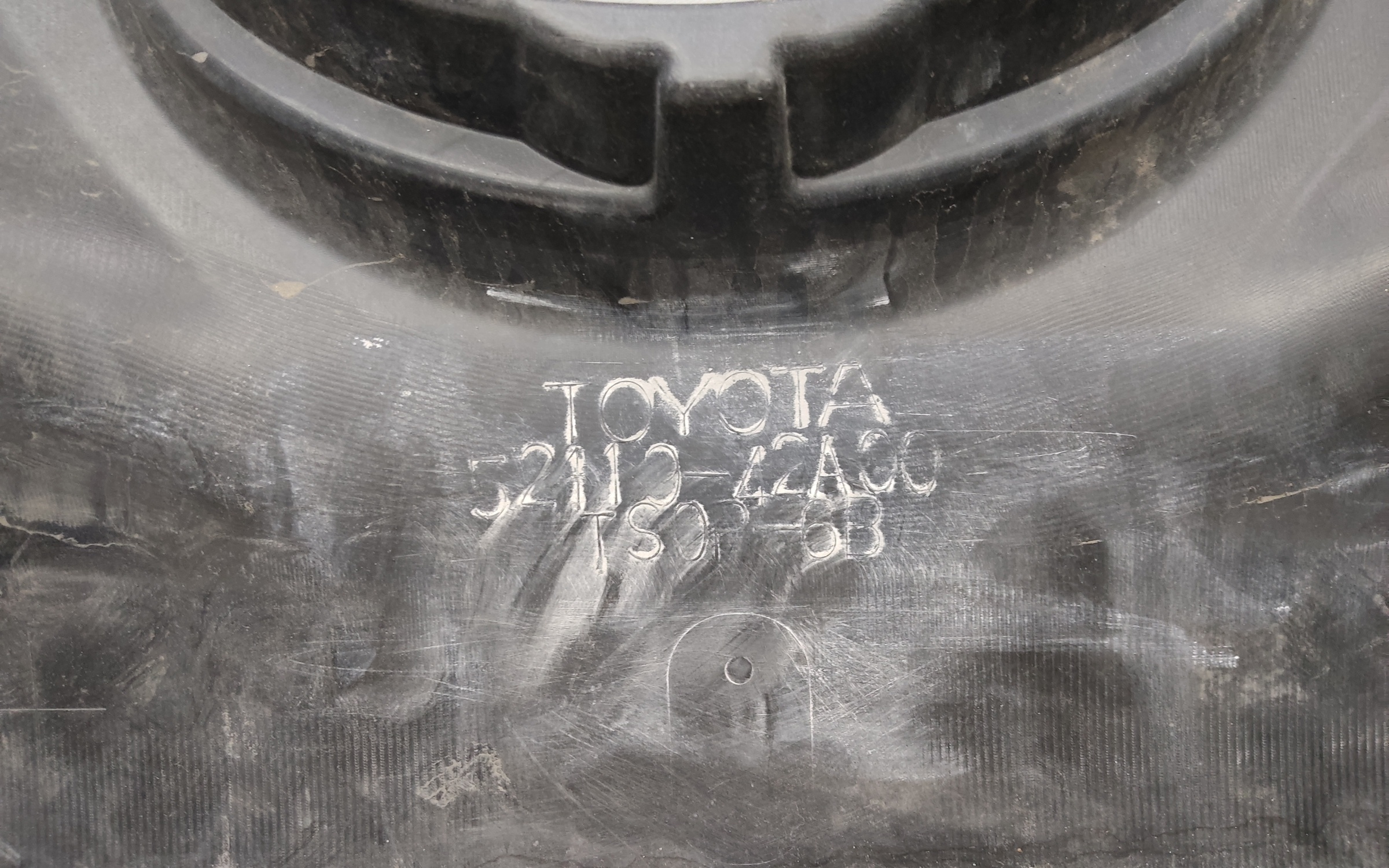 Бампер передний Toyota RAV4 CA40 под омыватели