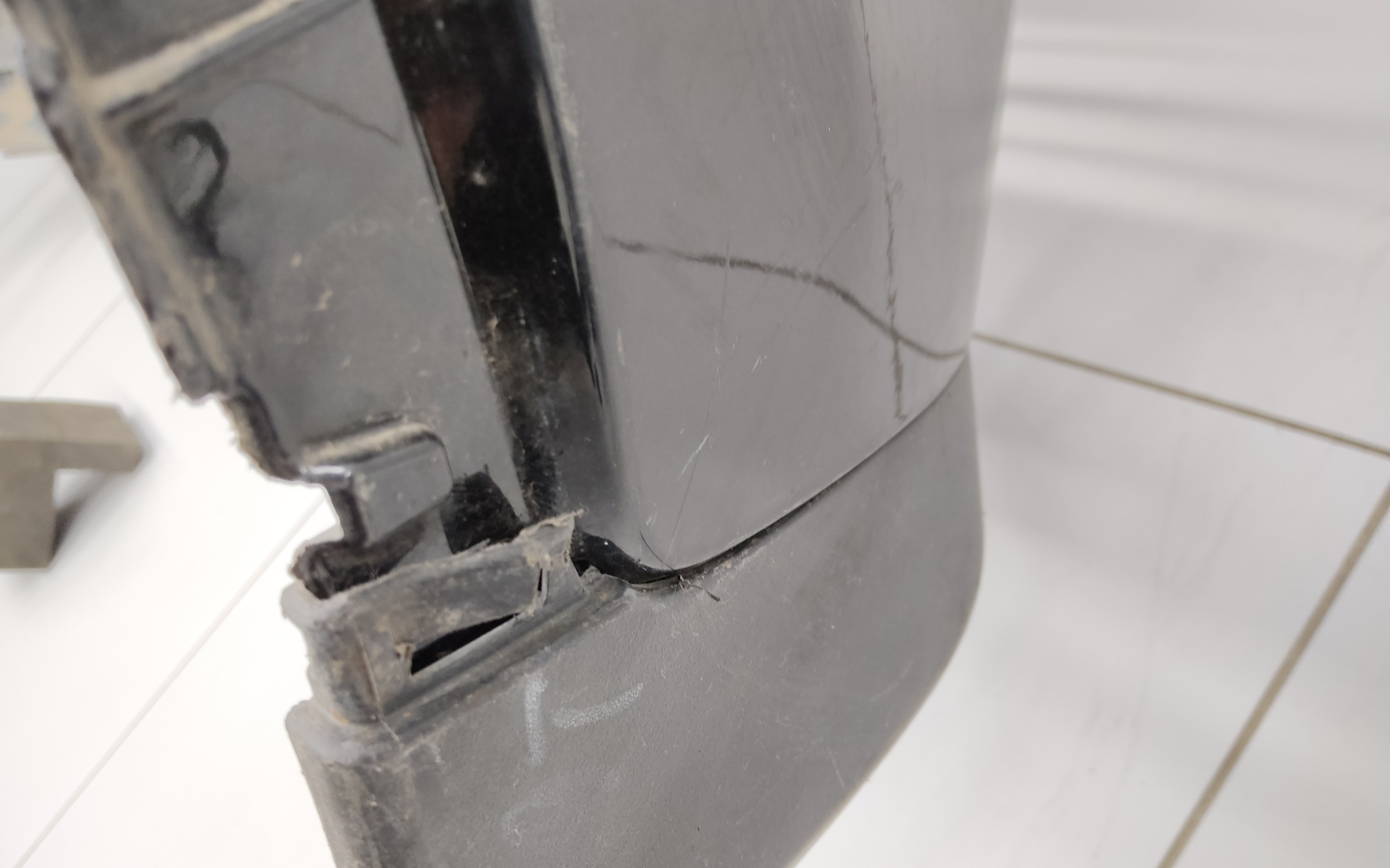 Бампер передний Toyota RAV4 CA40 под омыватели