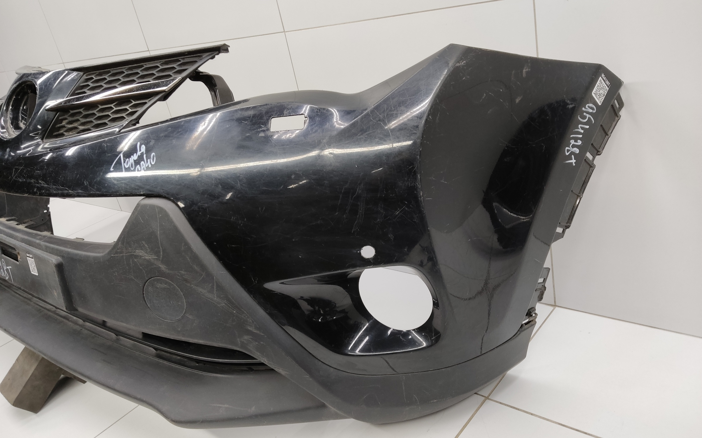 Бампер передний Toyota RAV4 CA40 под омыватели