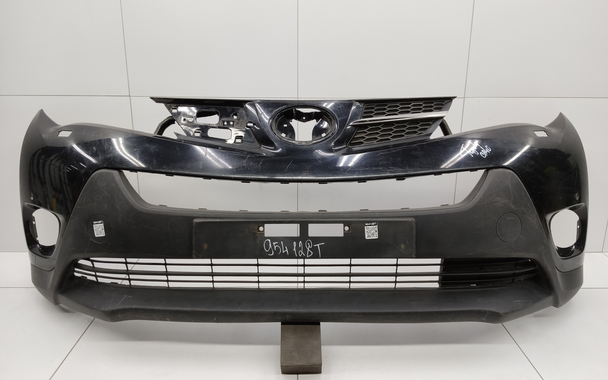 Бампер передний Toyota RAV4 CA40 под омыватели