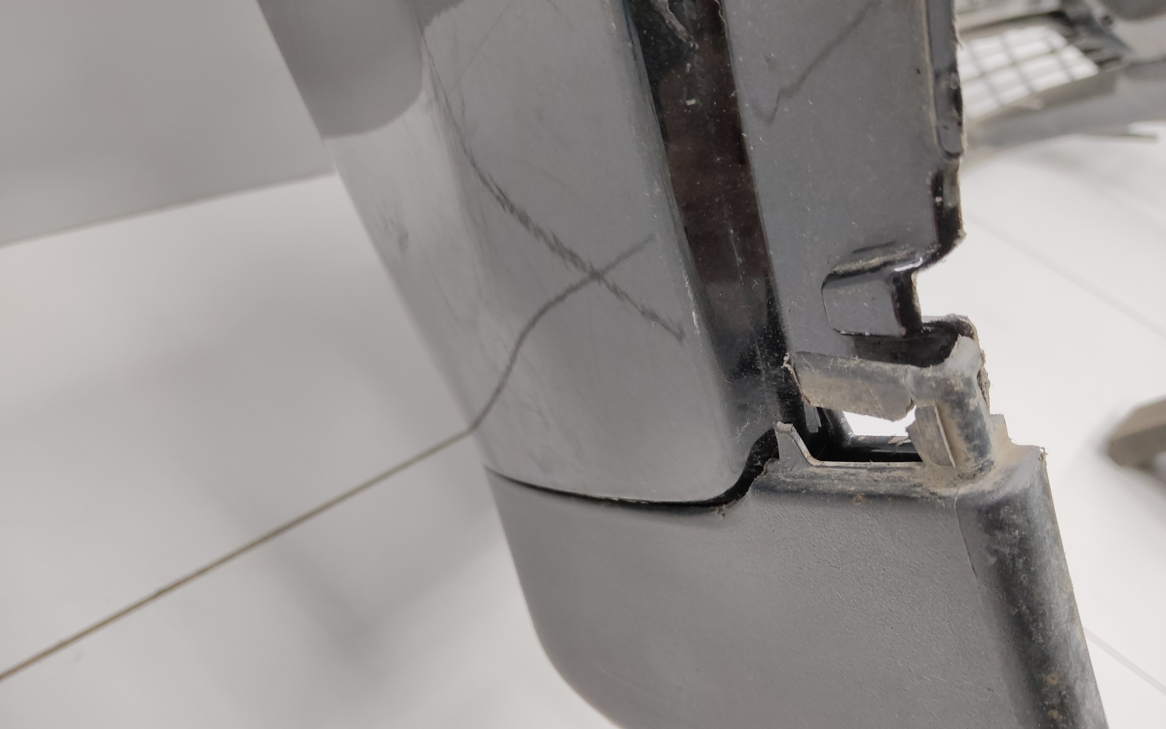 Бампер передний Toyota RAV4 CA40 под омыватели