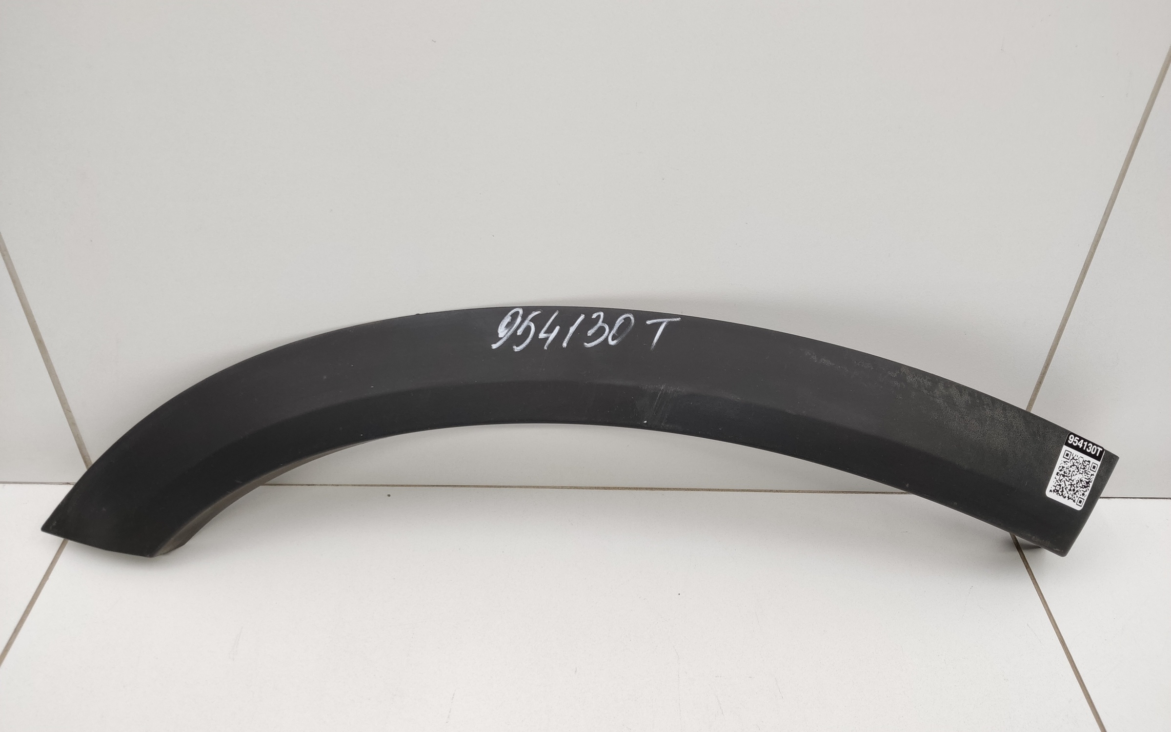 Накладка двери задней правой Geely Monjaro