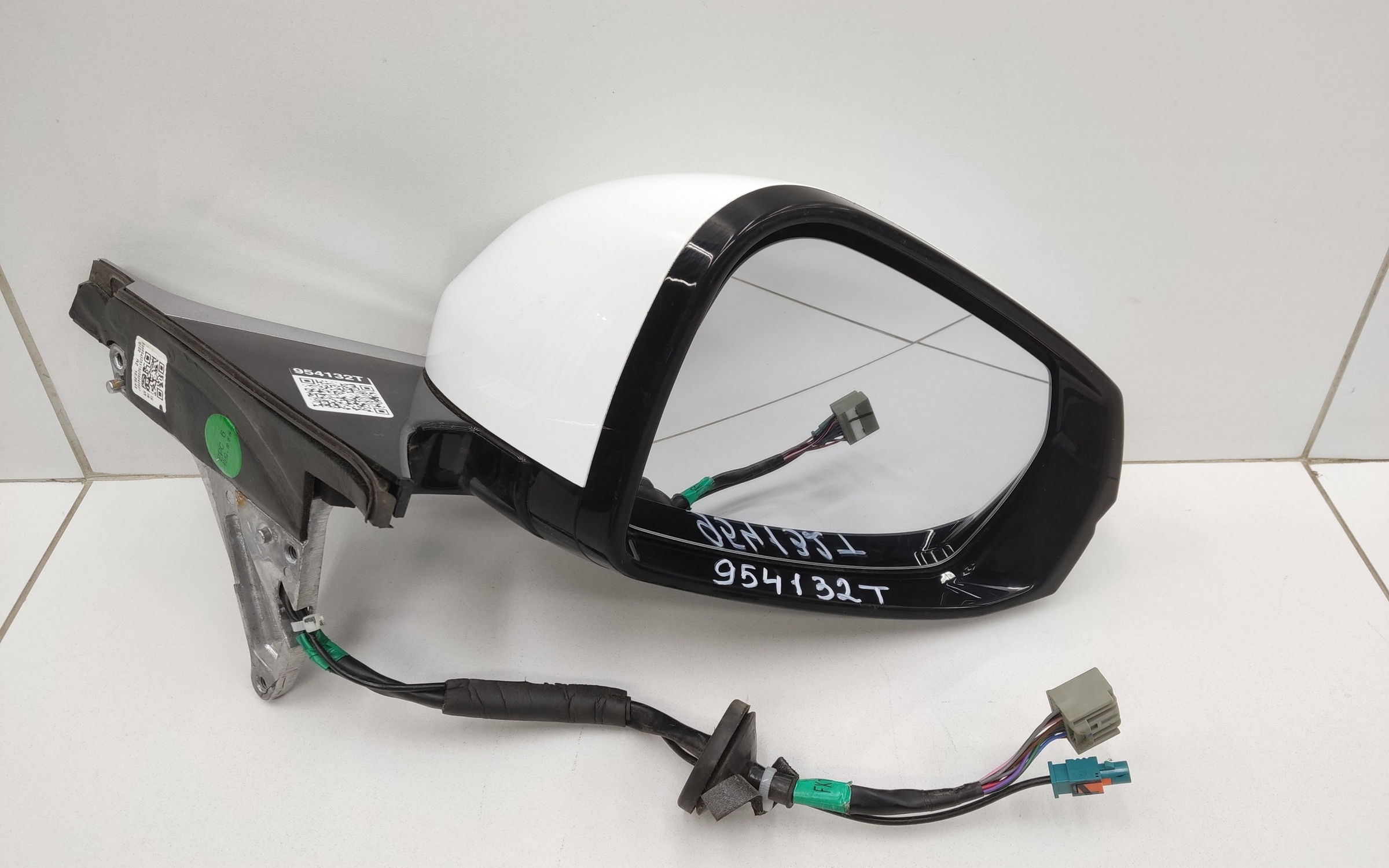 Зеркало правое Geely Atlas 2 10+1 контактов