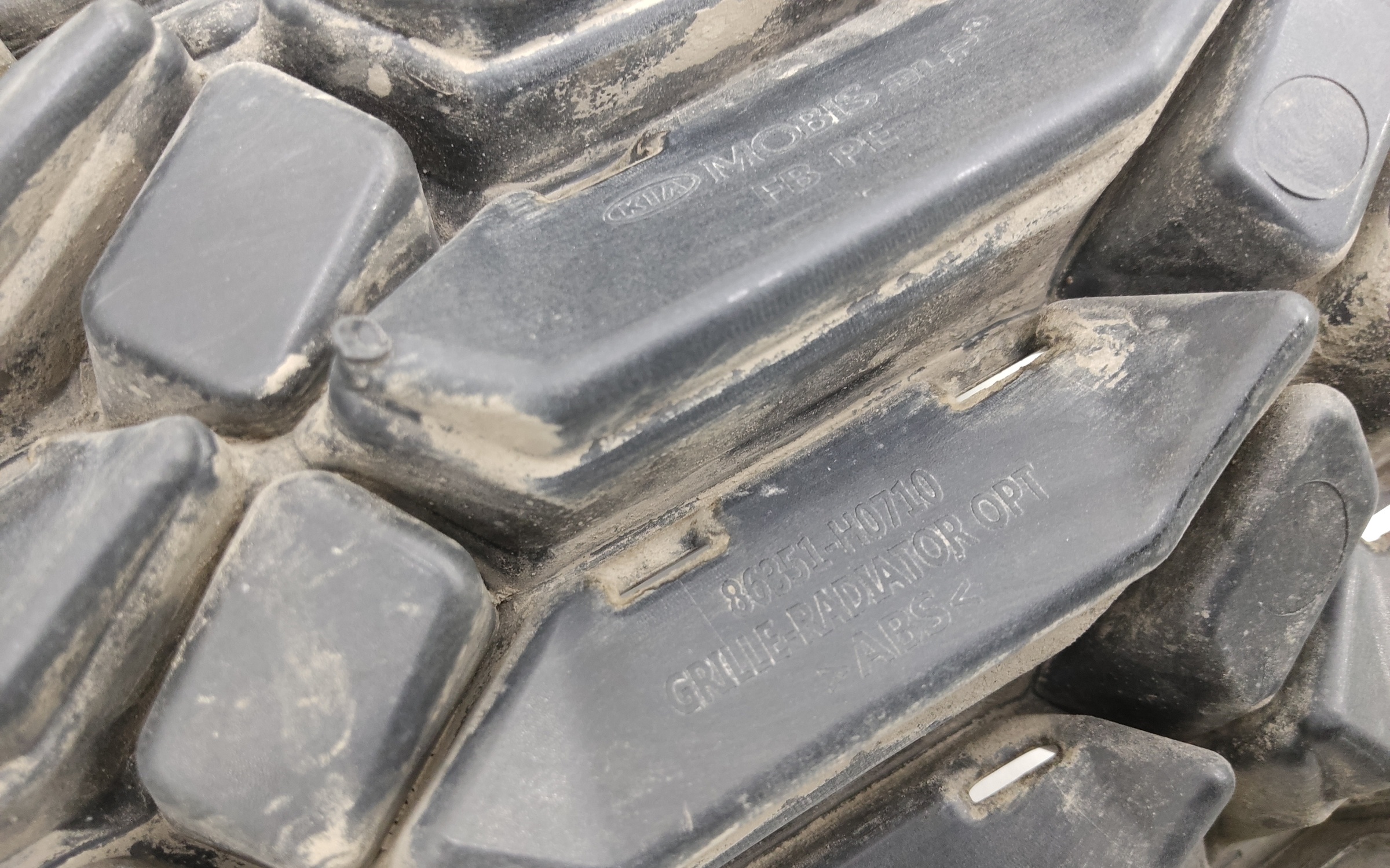 Решётка радиатора Kia Rio 4 Restail