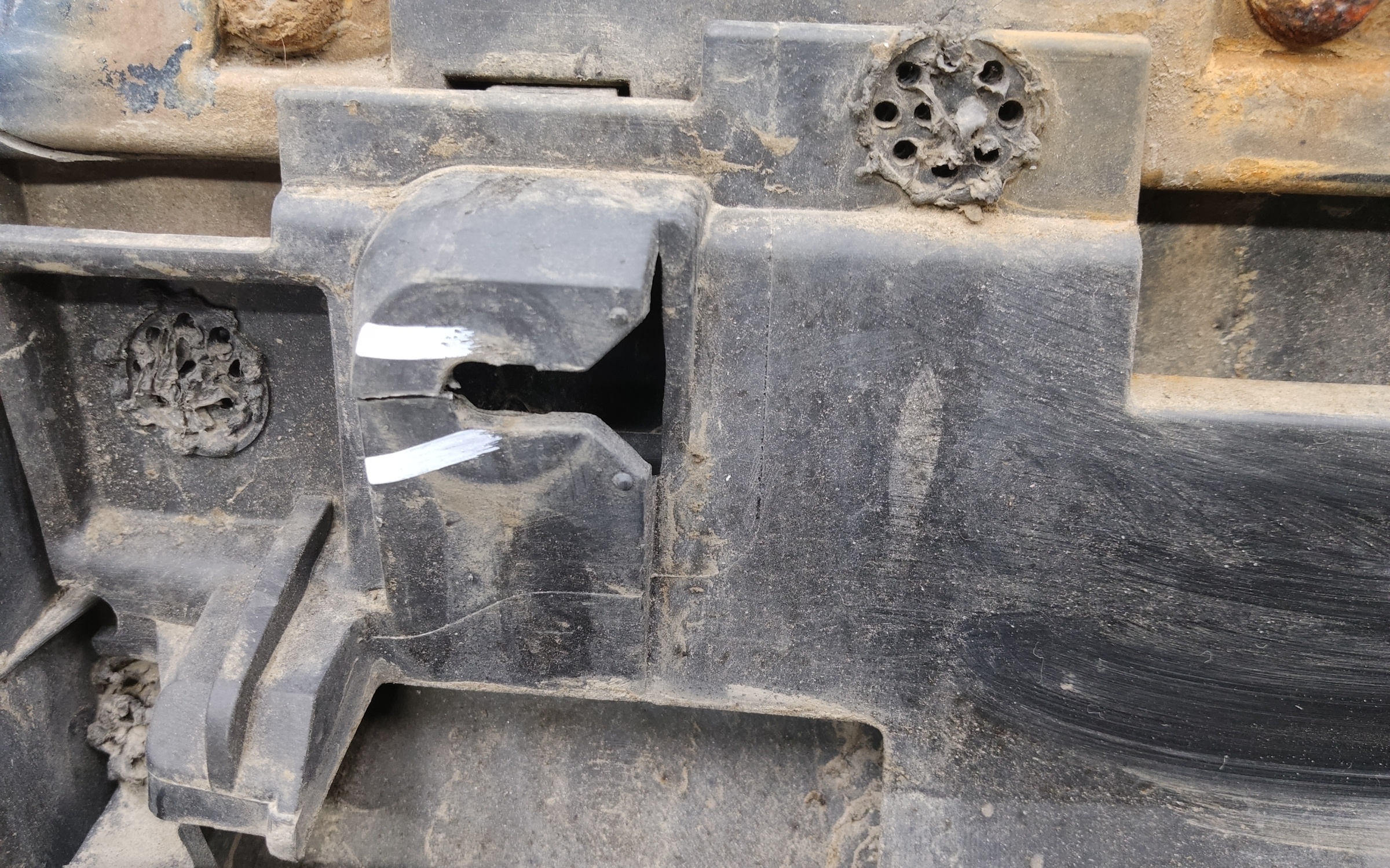 Накладка двери передней правой Geely Monjaro