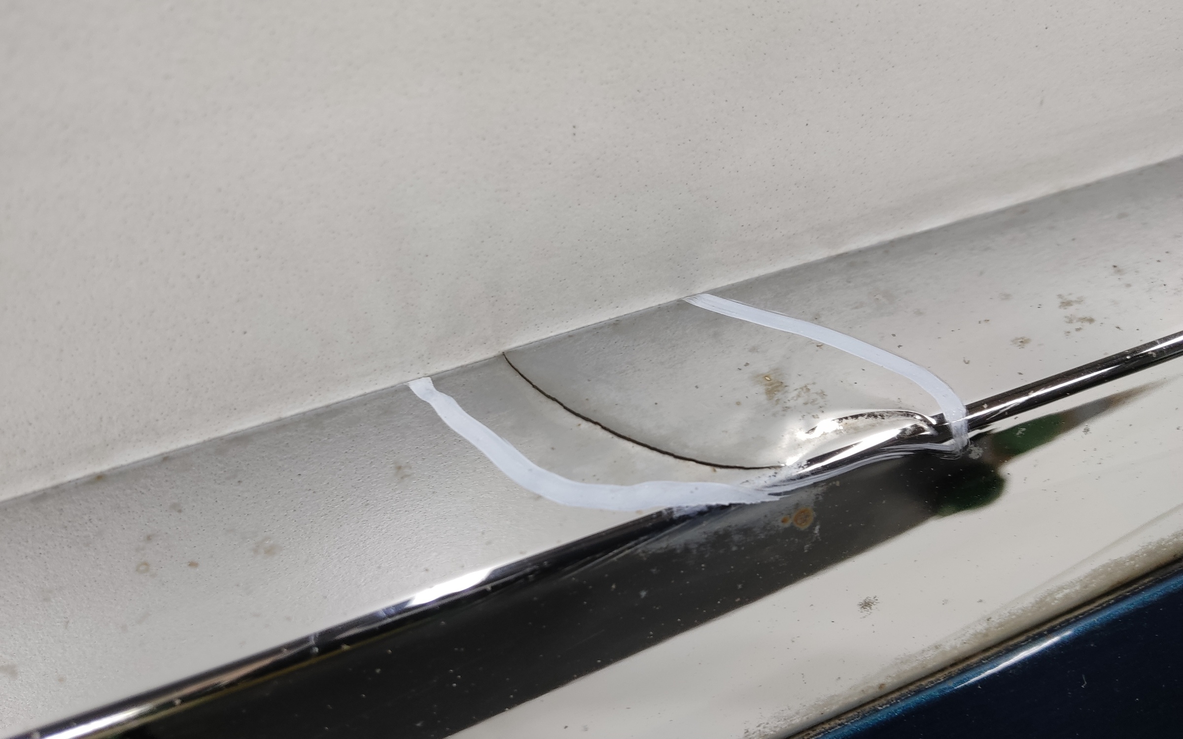 Накладка двери передней правой Geely Monjaro