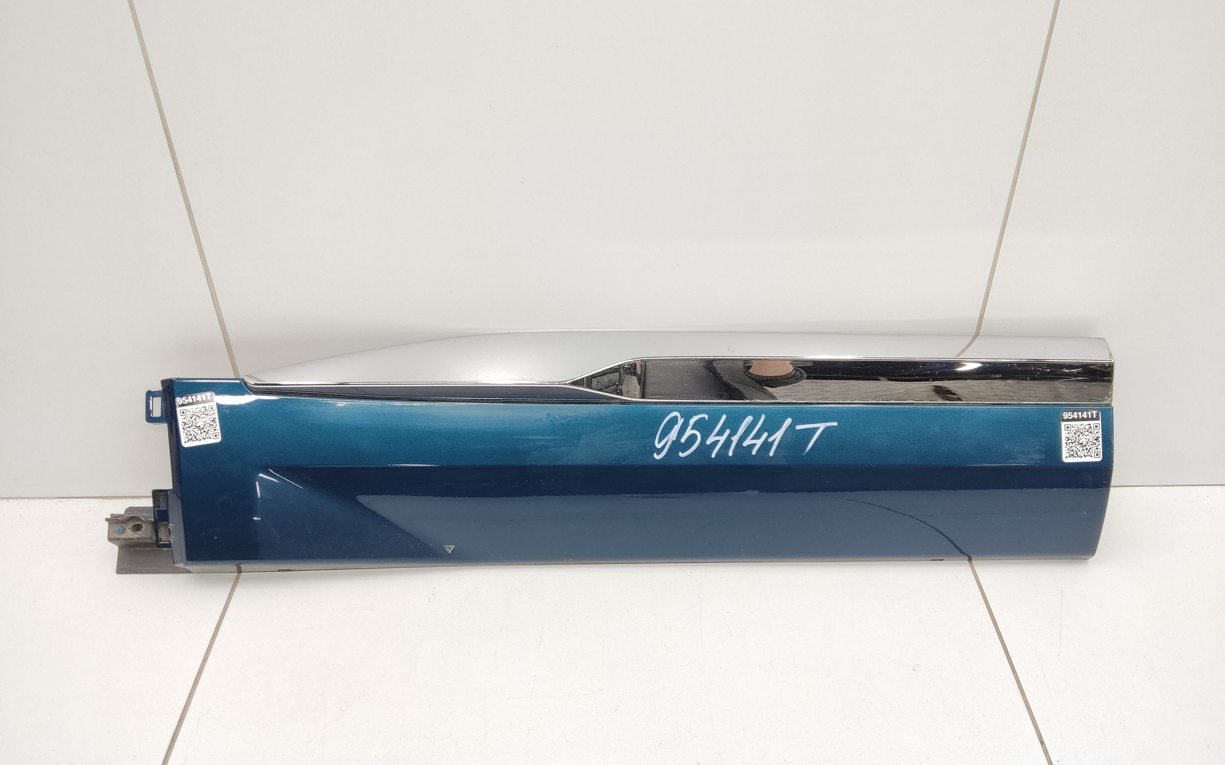 Накладка двери задней правой Geely Monjaro