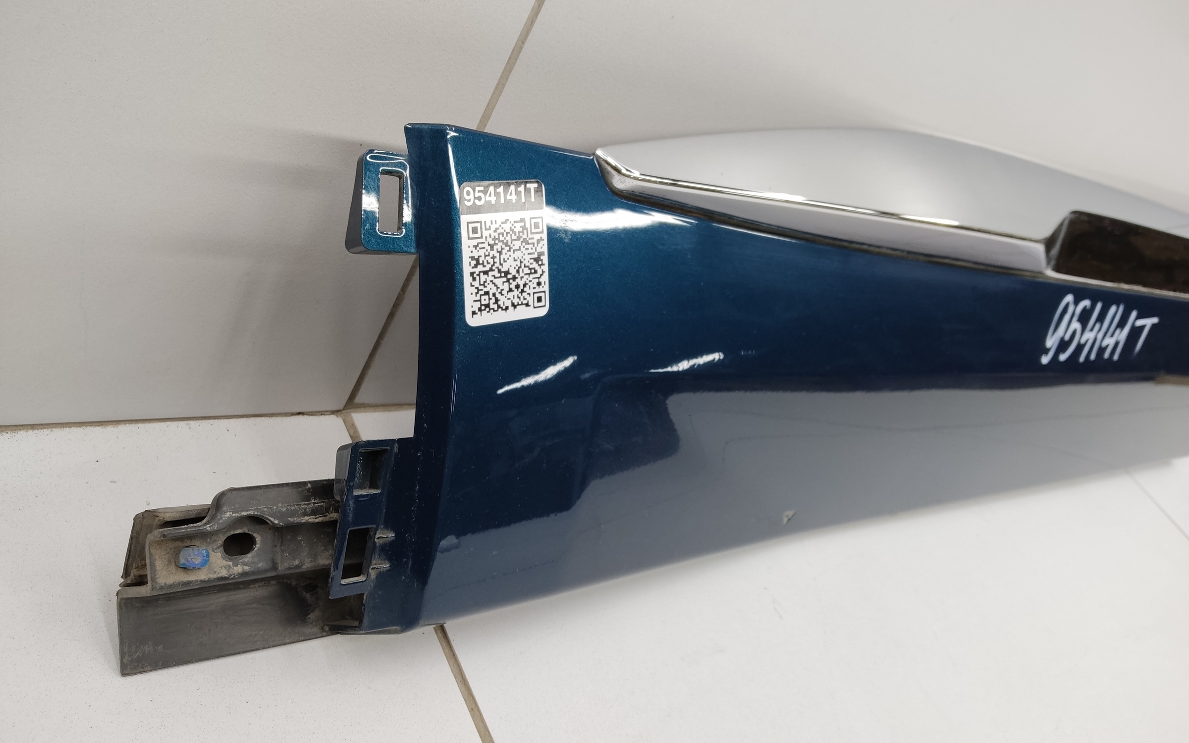 Накладка двери задней правой Geely Monjaro