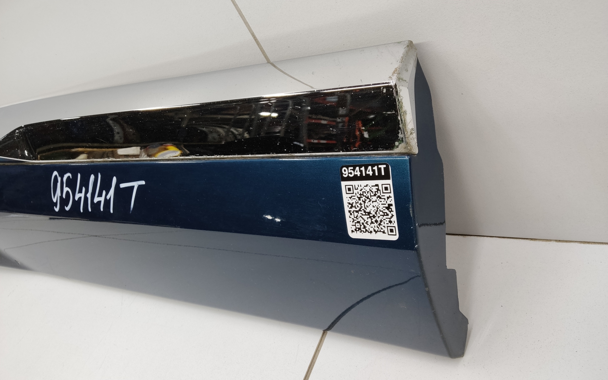 Накладка двери задней правой Geely Monjaro