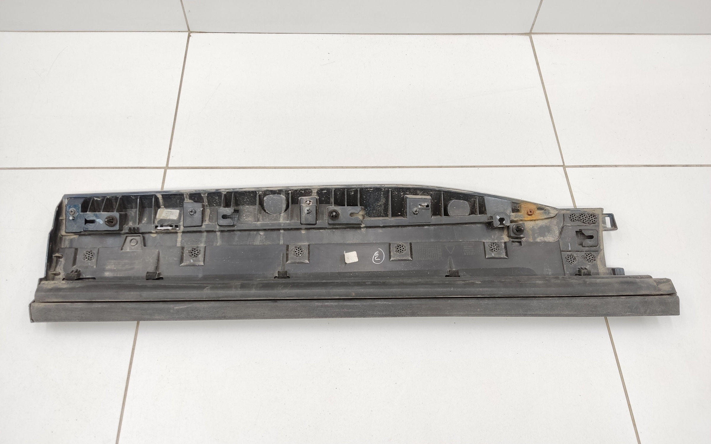 Накладка двери задней правой Geely Monjaro