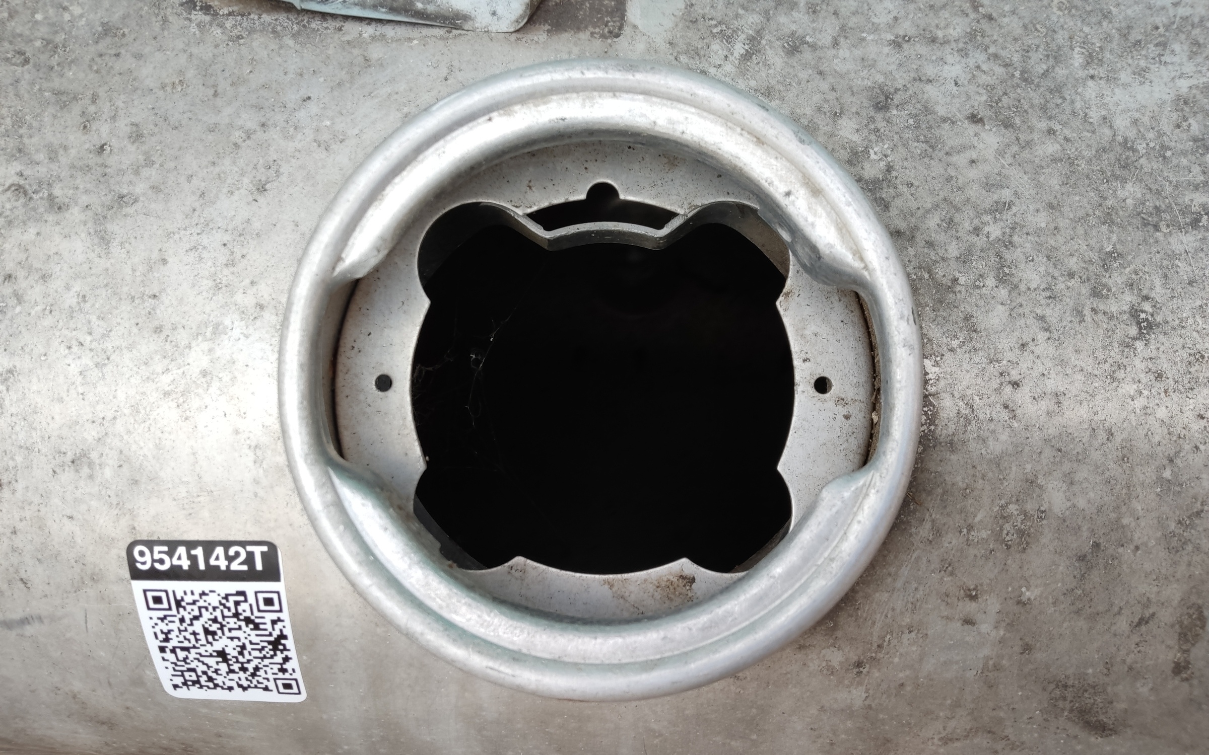 Бак топливный MAN TGS со ступеньками 800л+85л