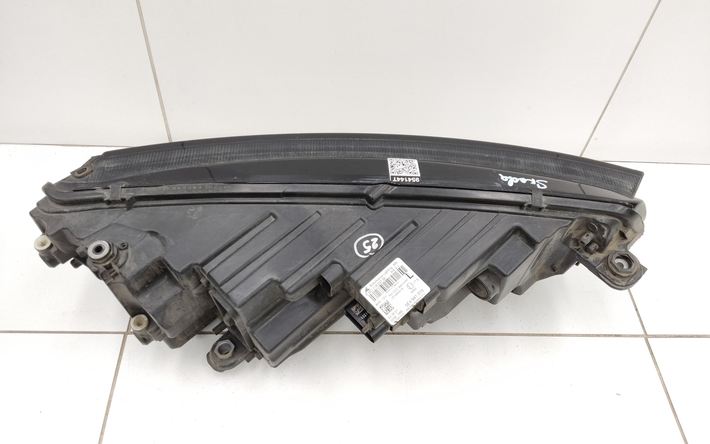 Фара передняя левая Skoda Octavia A8 LED