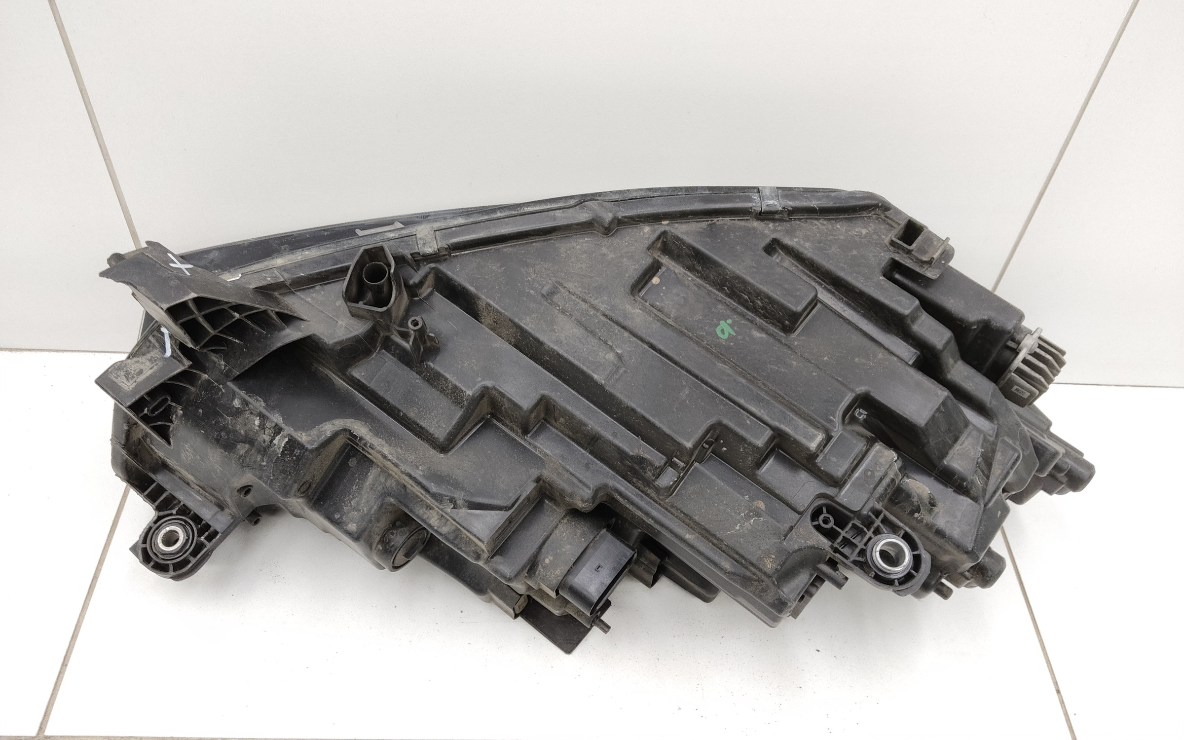 Фара передняя левая Skoda Octavia A8 LED