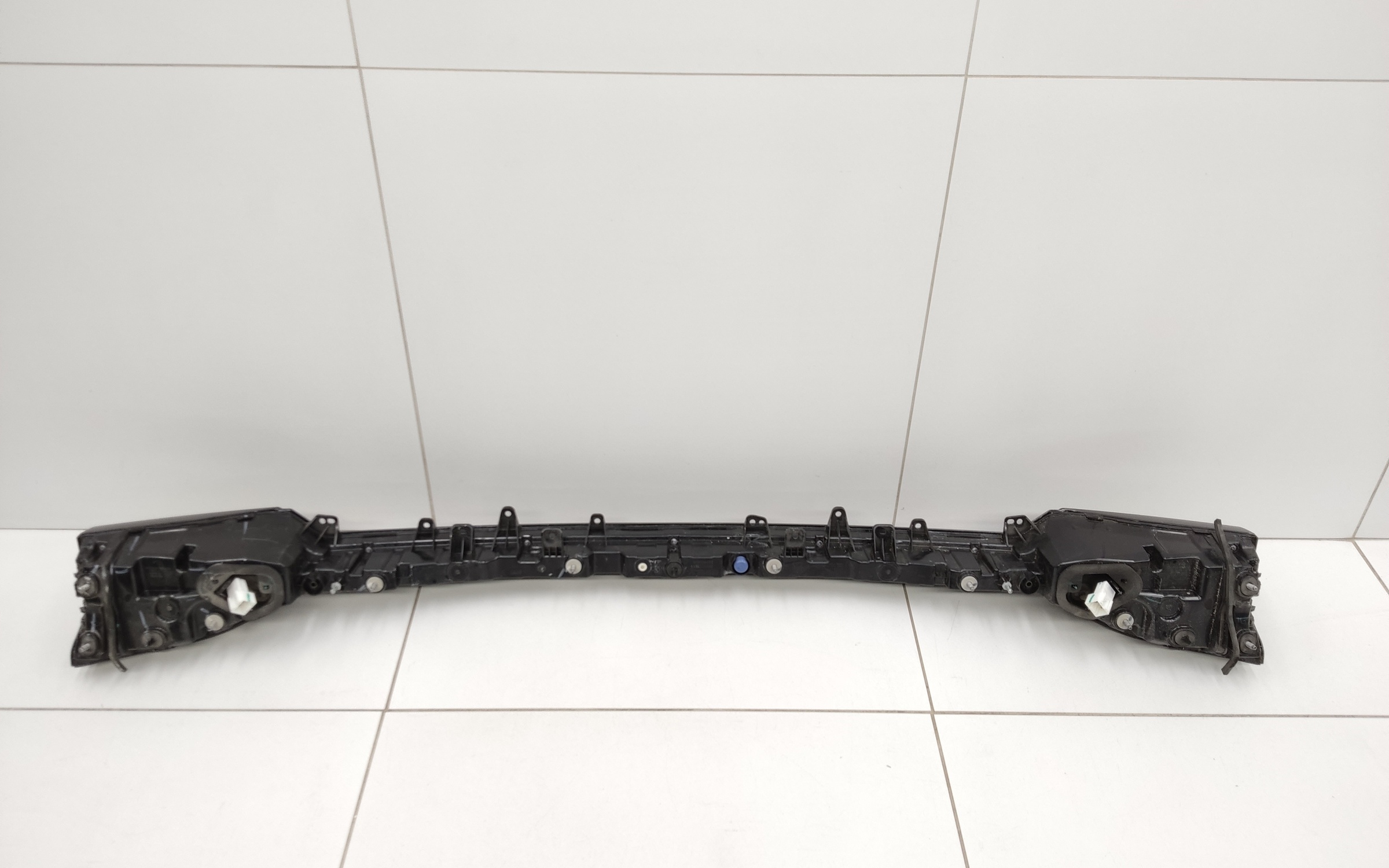 Фонарь задний центральный в крышке багажника Geely Okavango 1 Restail LED