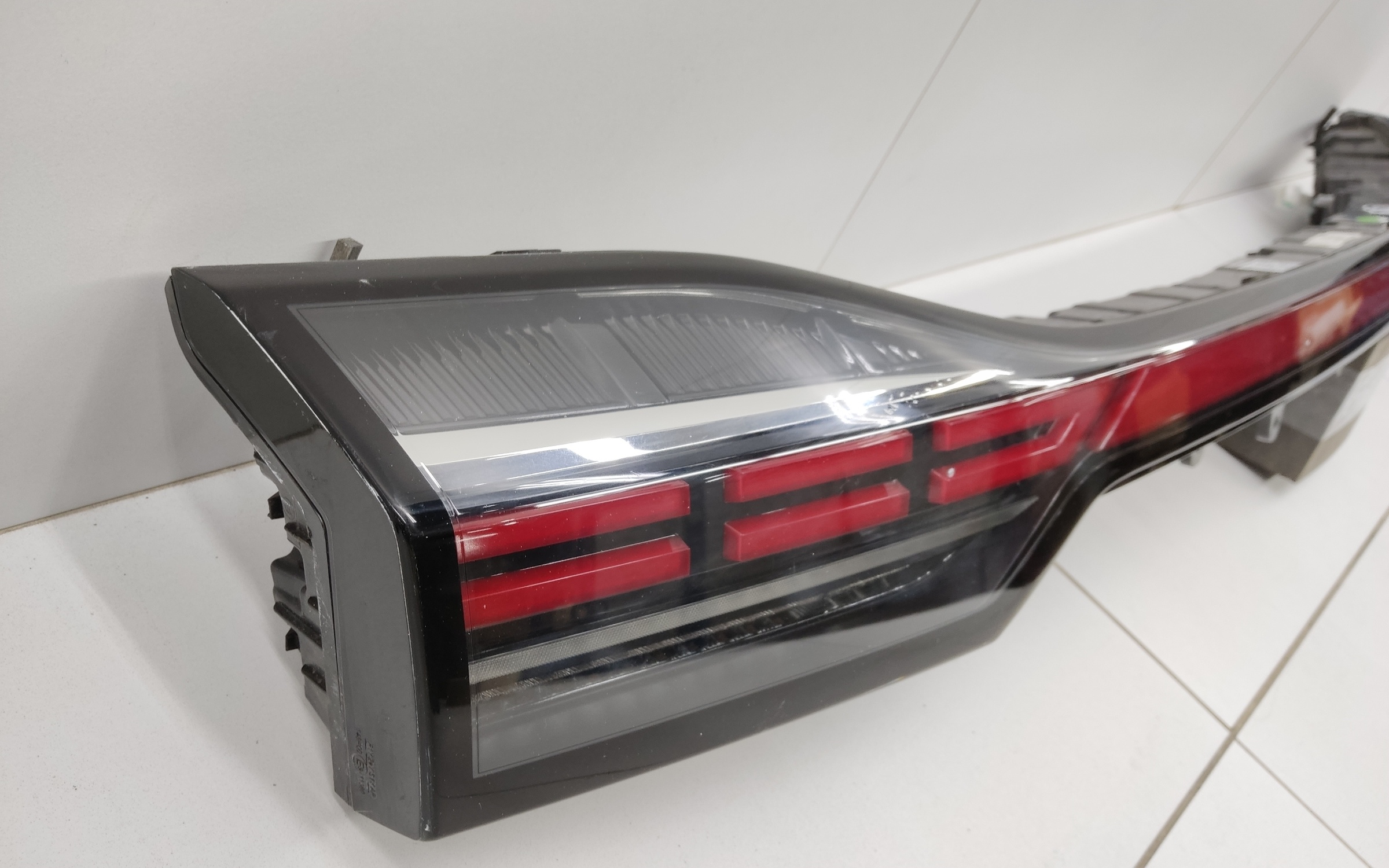 Фонарь задний центральный в крышке багажника Geely Okavango 1 Restail LED