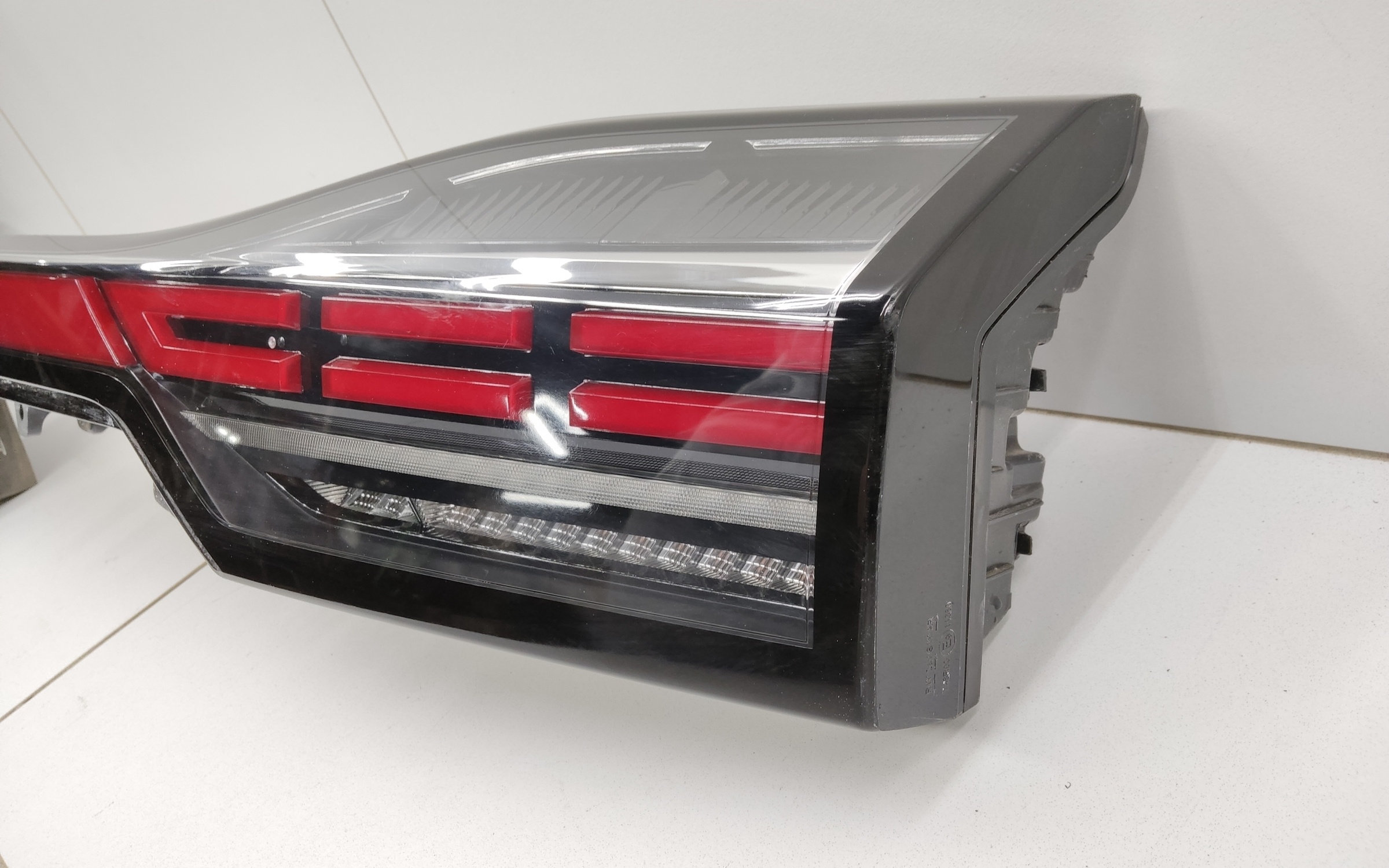 Фонарь задний центральный в крышке багажника Geely Okavango 1 Restail LED