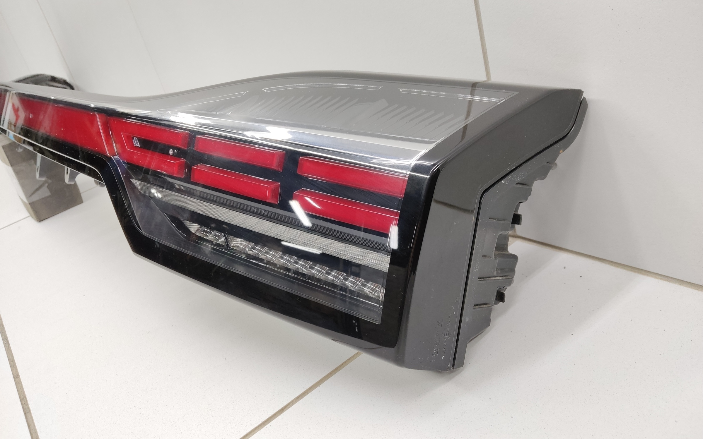 Фонарь задний центральный в крышке багажника Geely Okavango 1 Restail LED