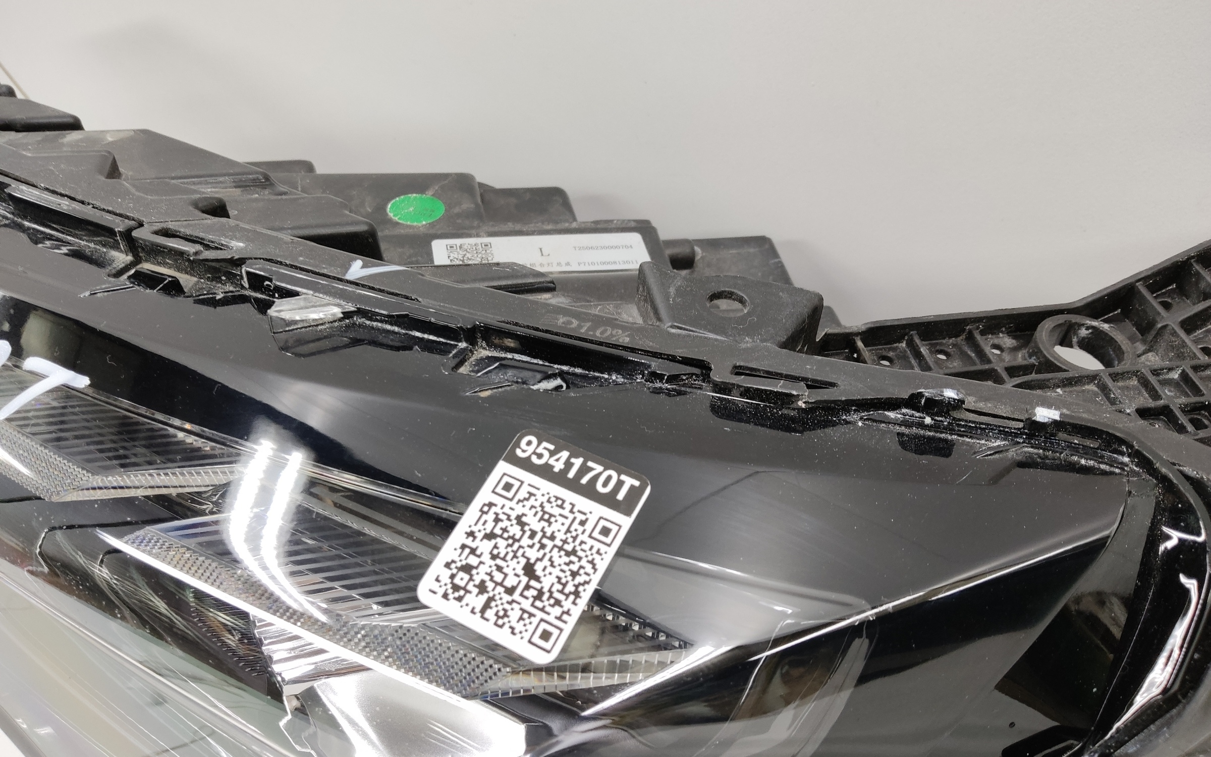 Фара передняя левая Geely Okavango Restail