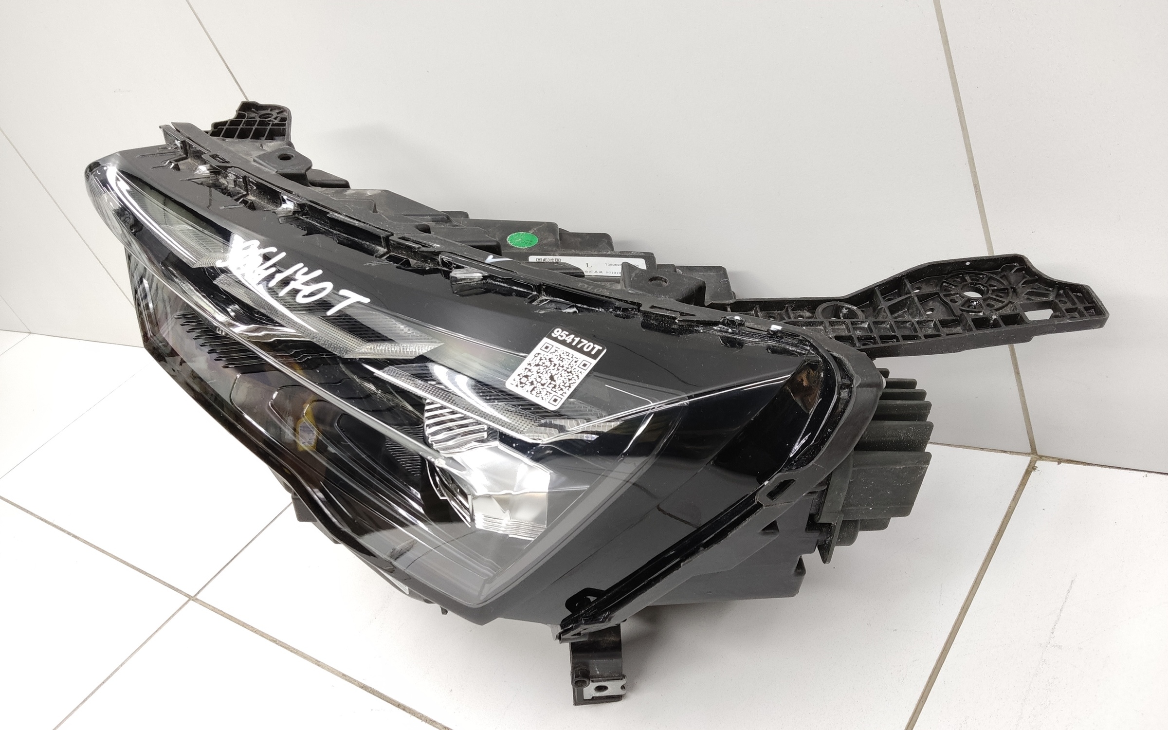 Фара передняя левая Geely Okavango Restail