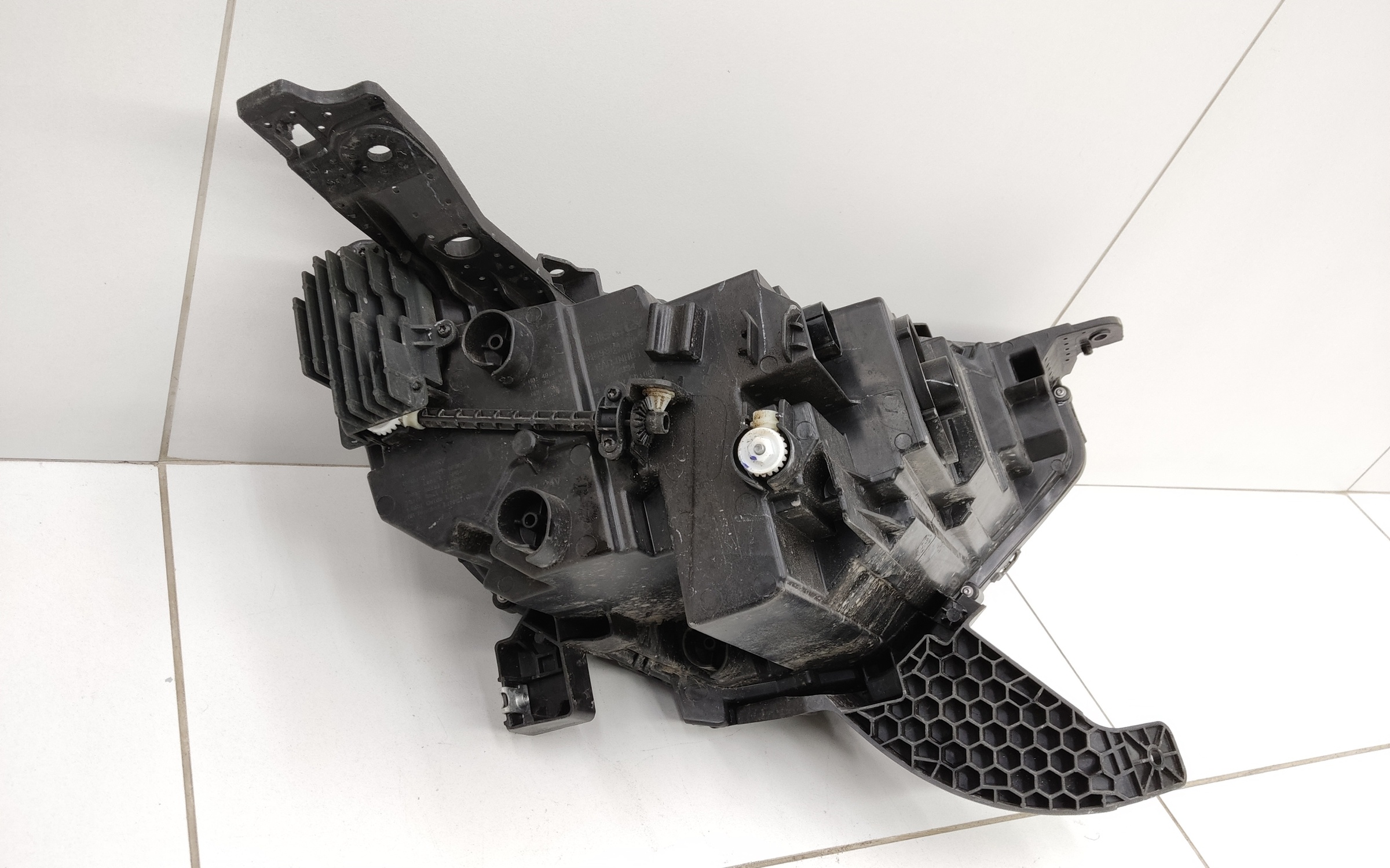 Фара передняя левая Geely Okavango Restail