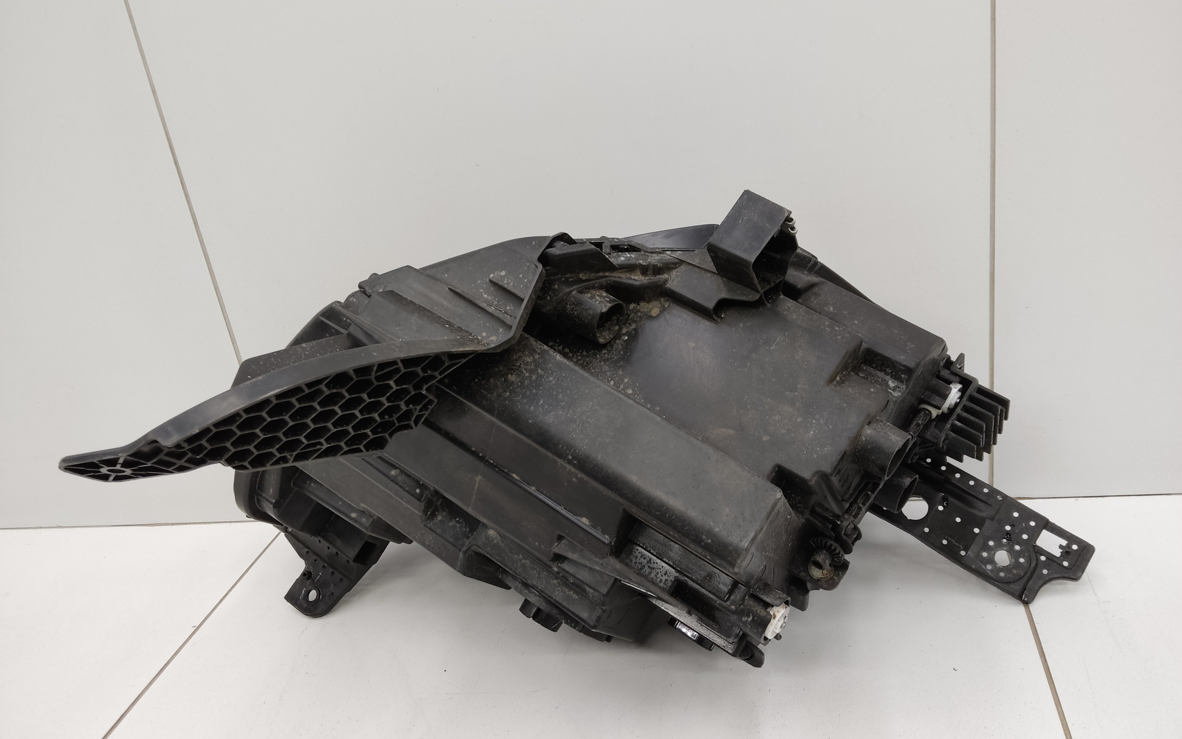 Фара передняя левая Geely Okavango Restail