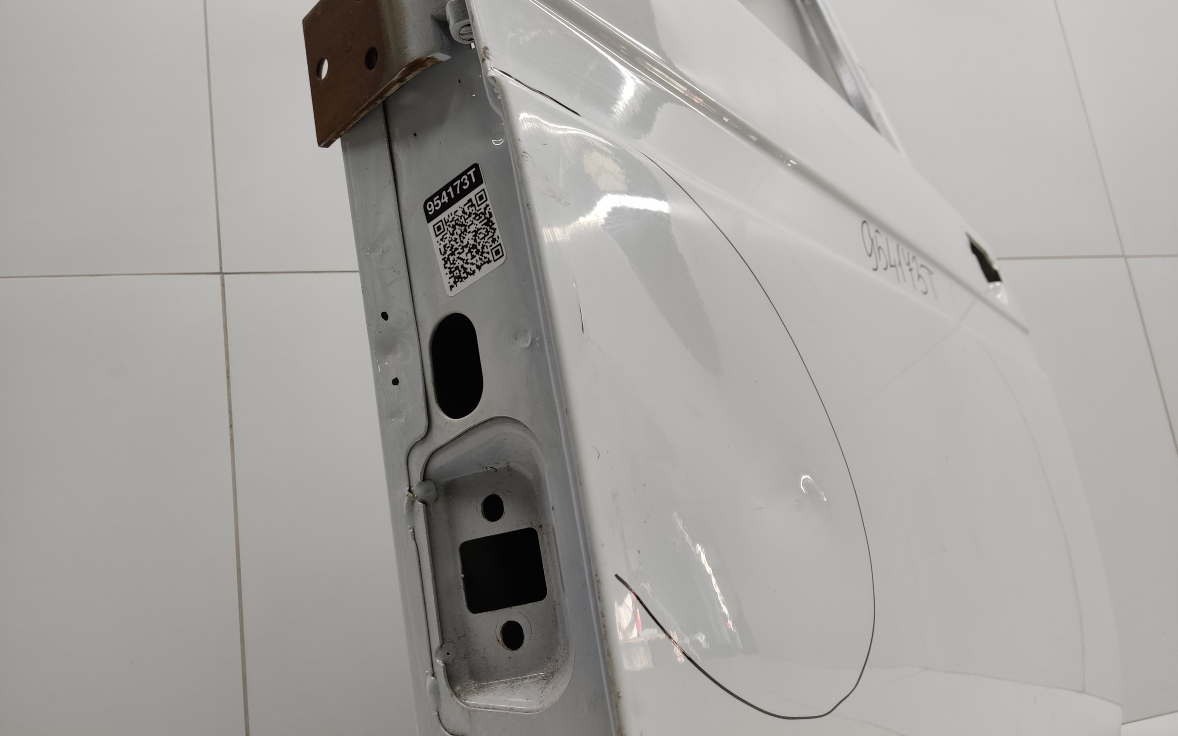 Дверь передняя левая Niva 2121