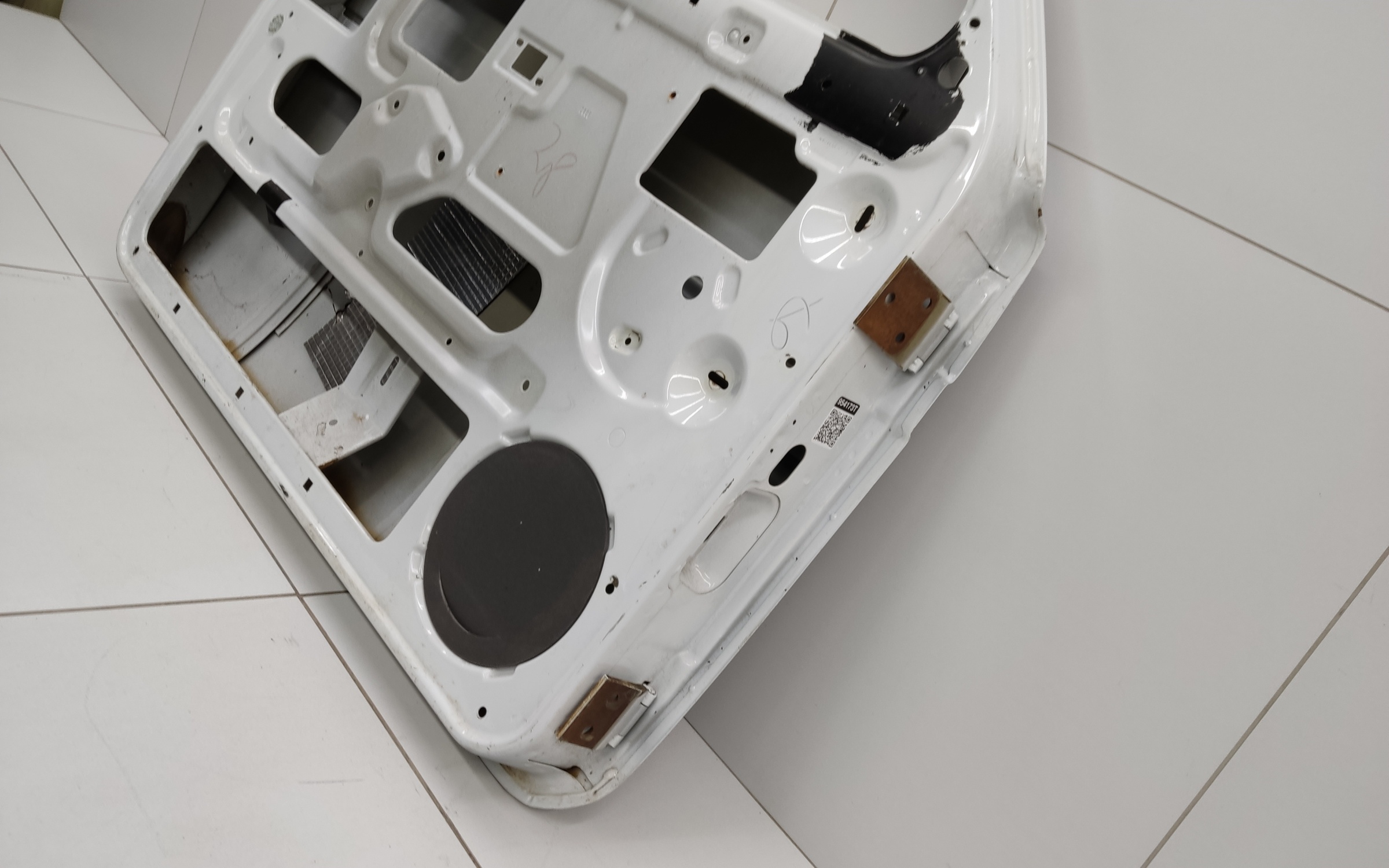 Дверь передняя левая Niva 2121