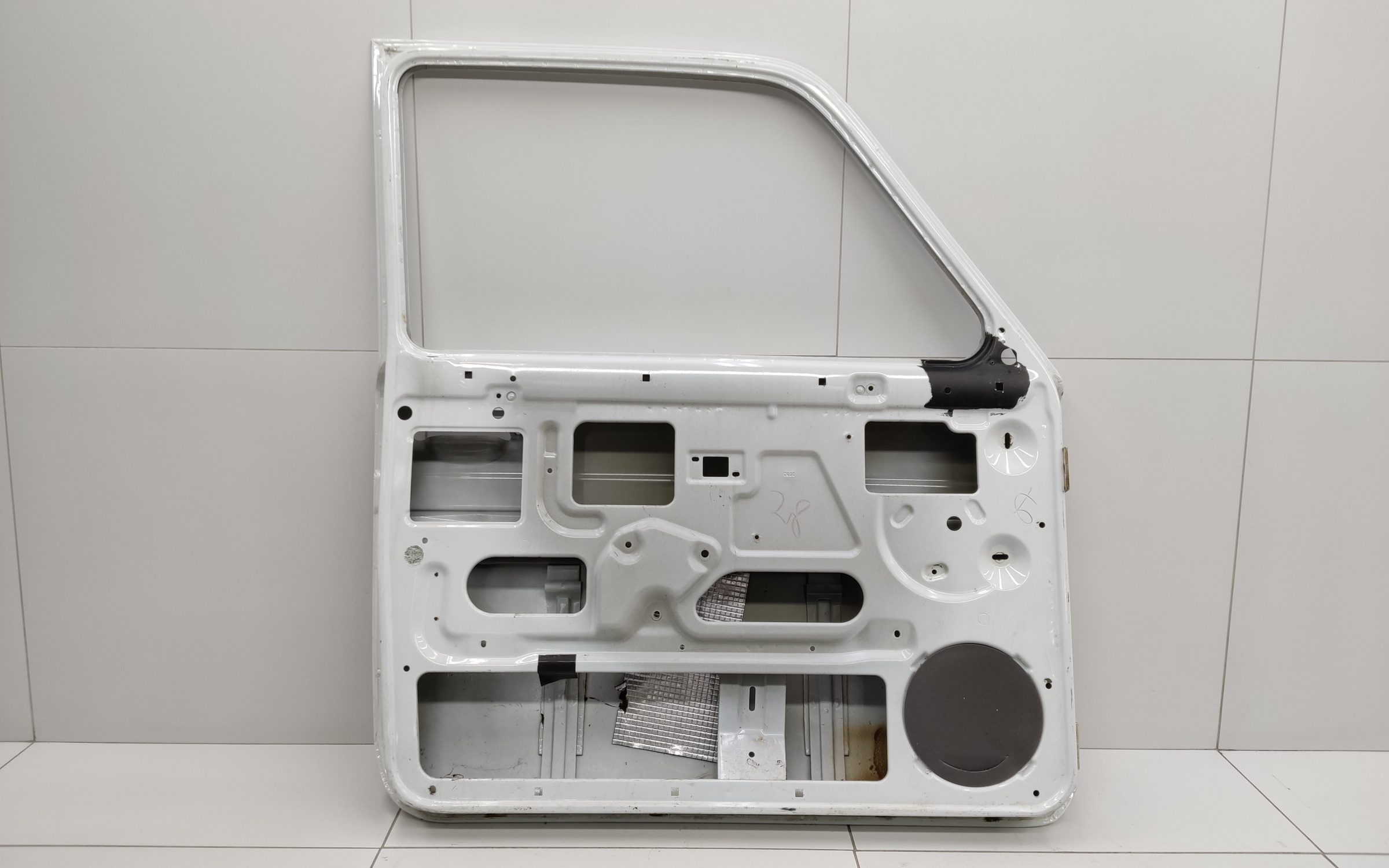 Дверь передняя левая Niva 2121