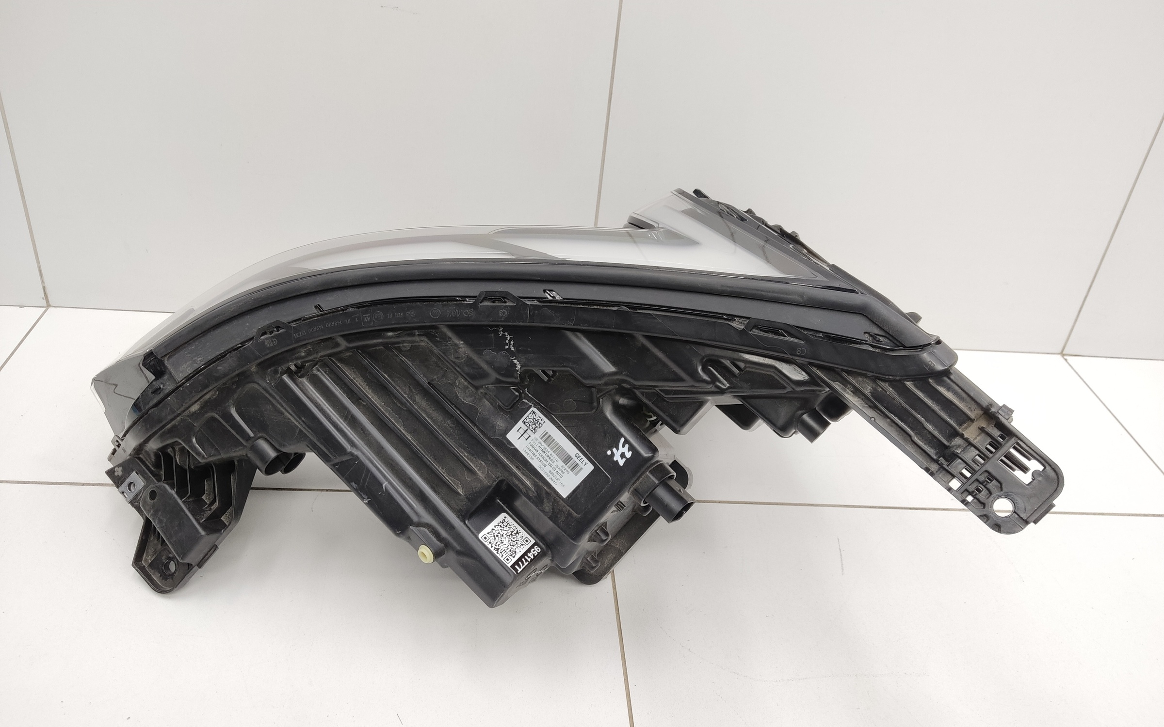 Фара передняя правая Geely Atlas 2 LED