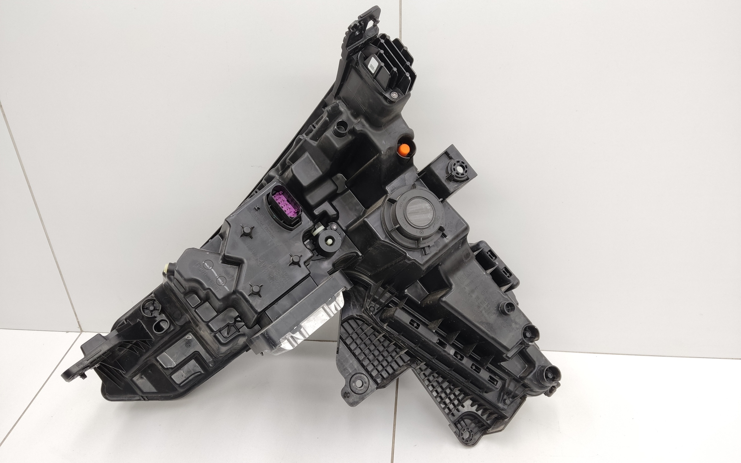 Фара передняя правая Geely Atlas 2 LED