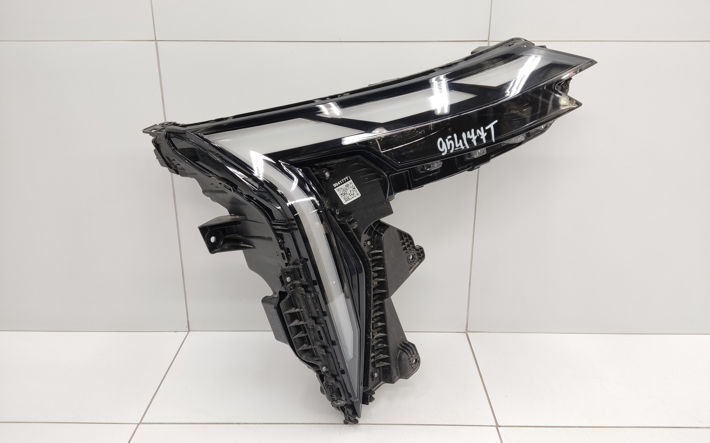 Фара передняя правая Geely Atlas 2 LED