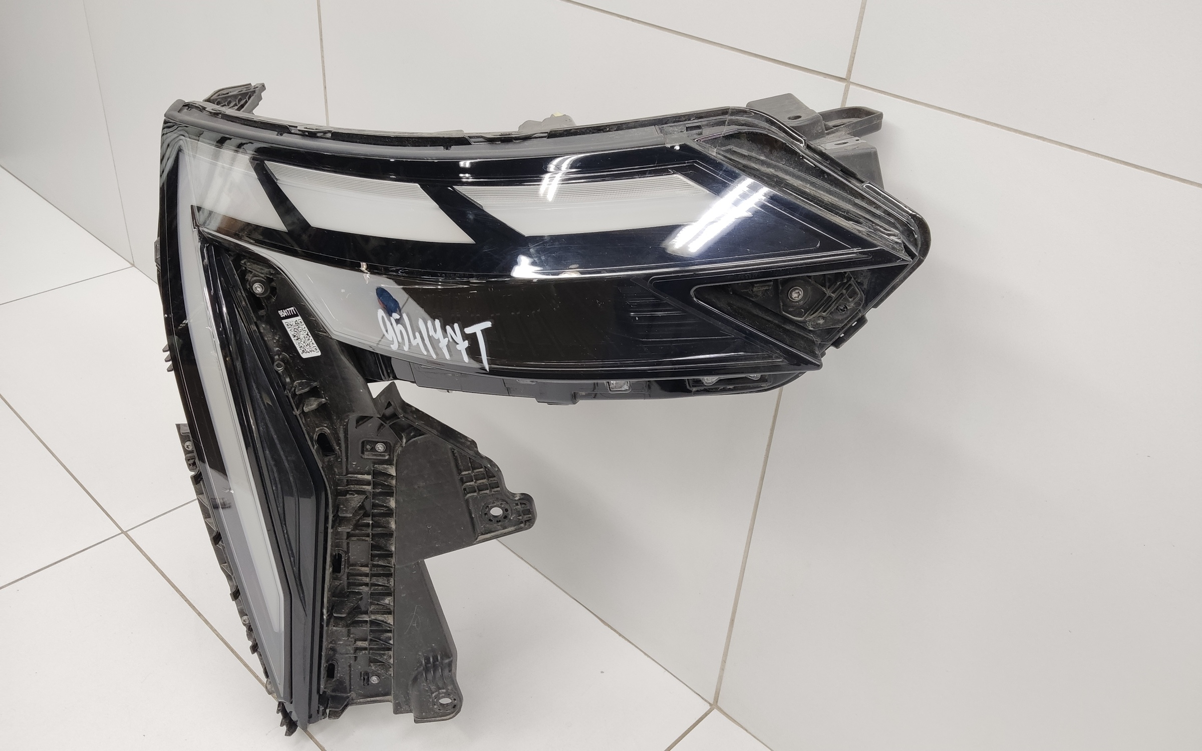 Фара передняя правая Geely Atlas 2 LED