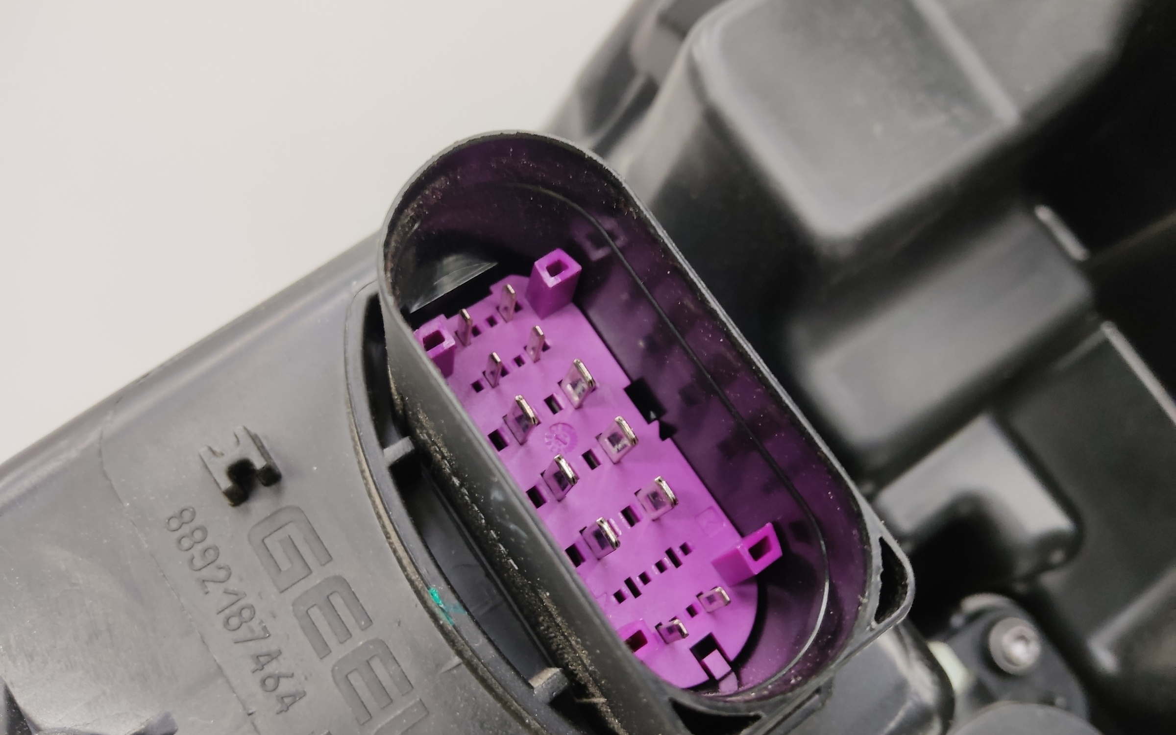 Фара передняя правая Geely Atlas 2 LED