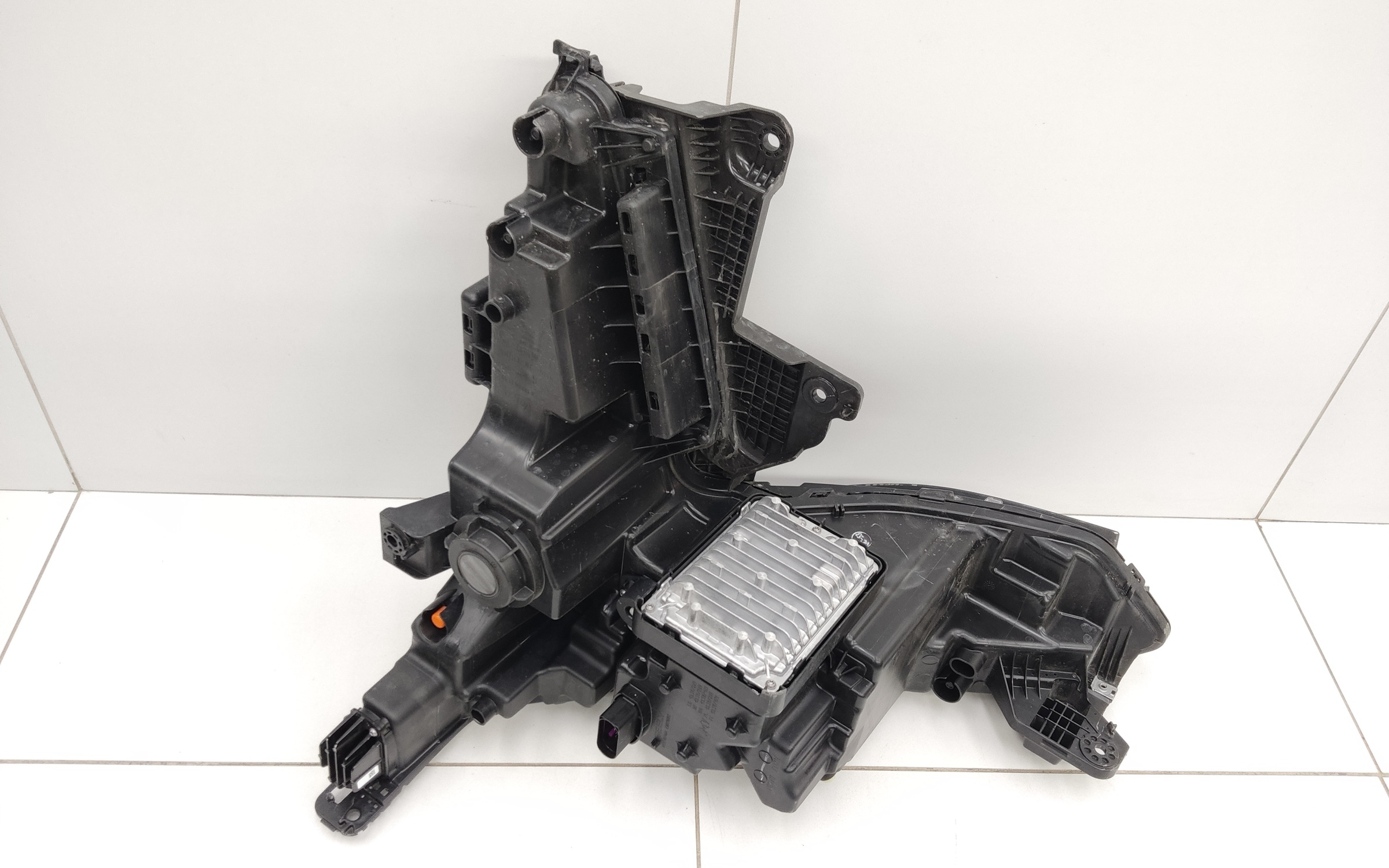 Фара передняя правая Geely Atlas 2 LED