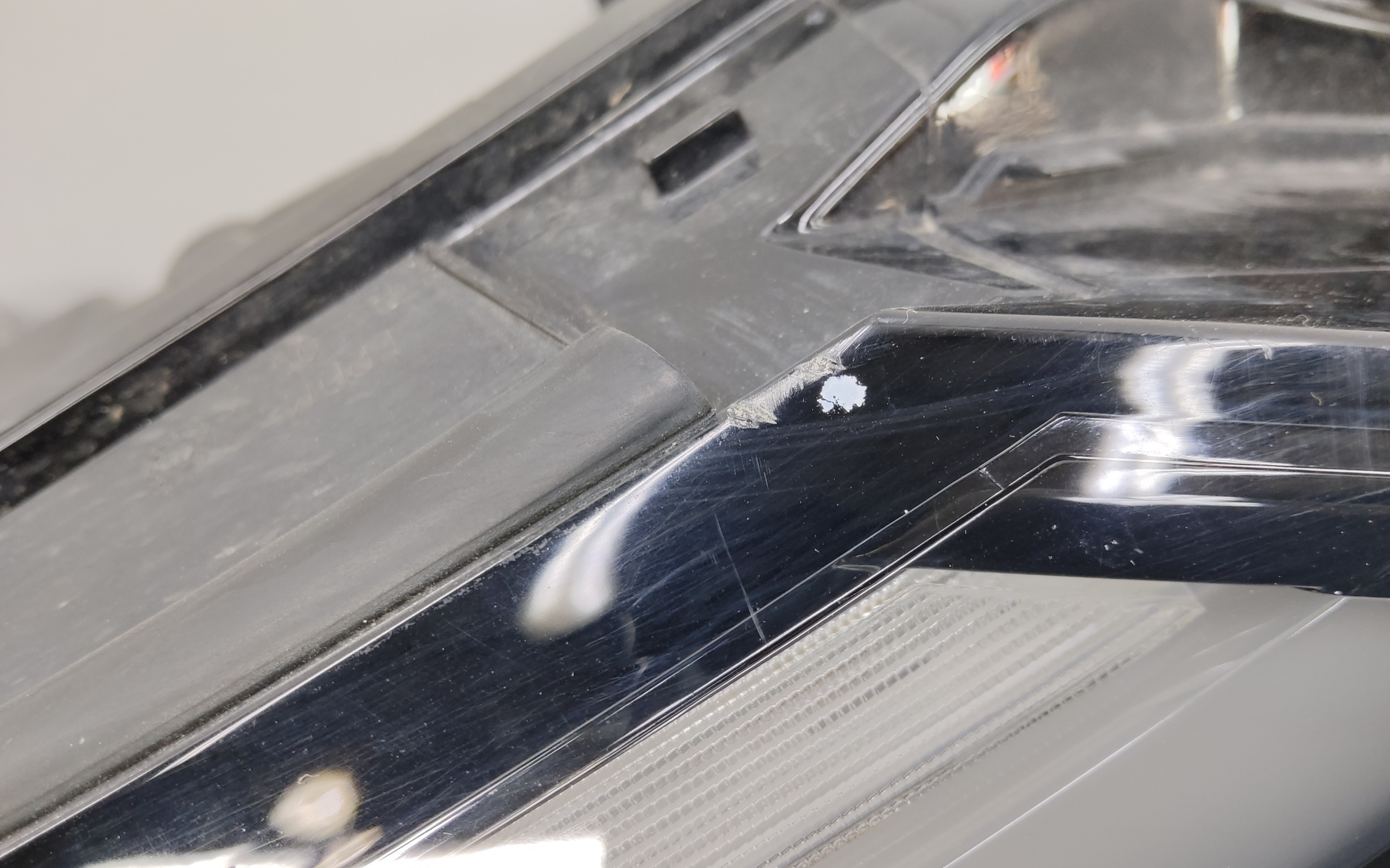 Фара передняя правая Geely Atlas 2 LED