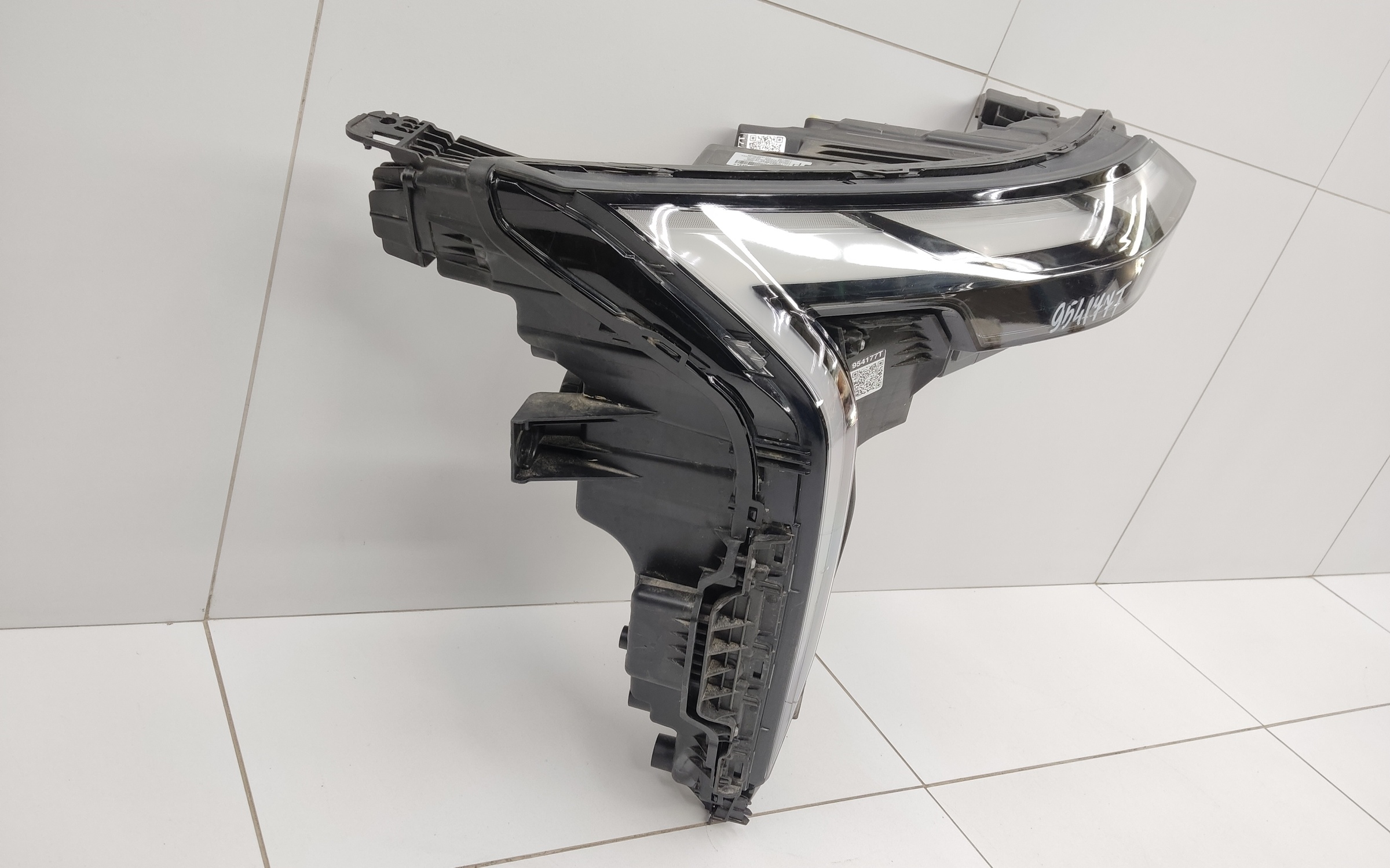 Фара передняя правая Geely Atlas 2 LED