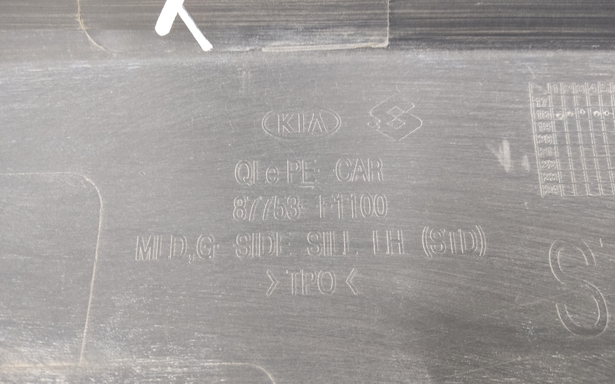 Накладка порога левого Kia Sportage 4